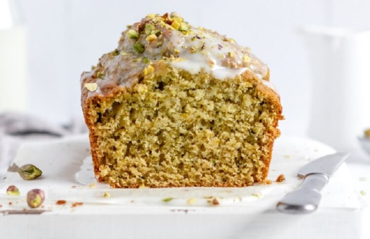 kolač, biskvit, Pistachio,Loaf,Cake,With,Icing,,Pistachio,Cake,,Vegan,Cake,,Loaf