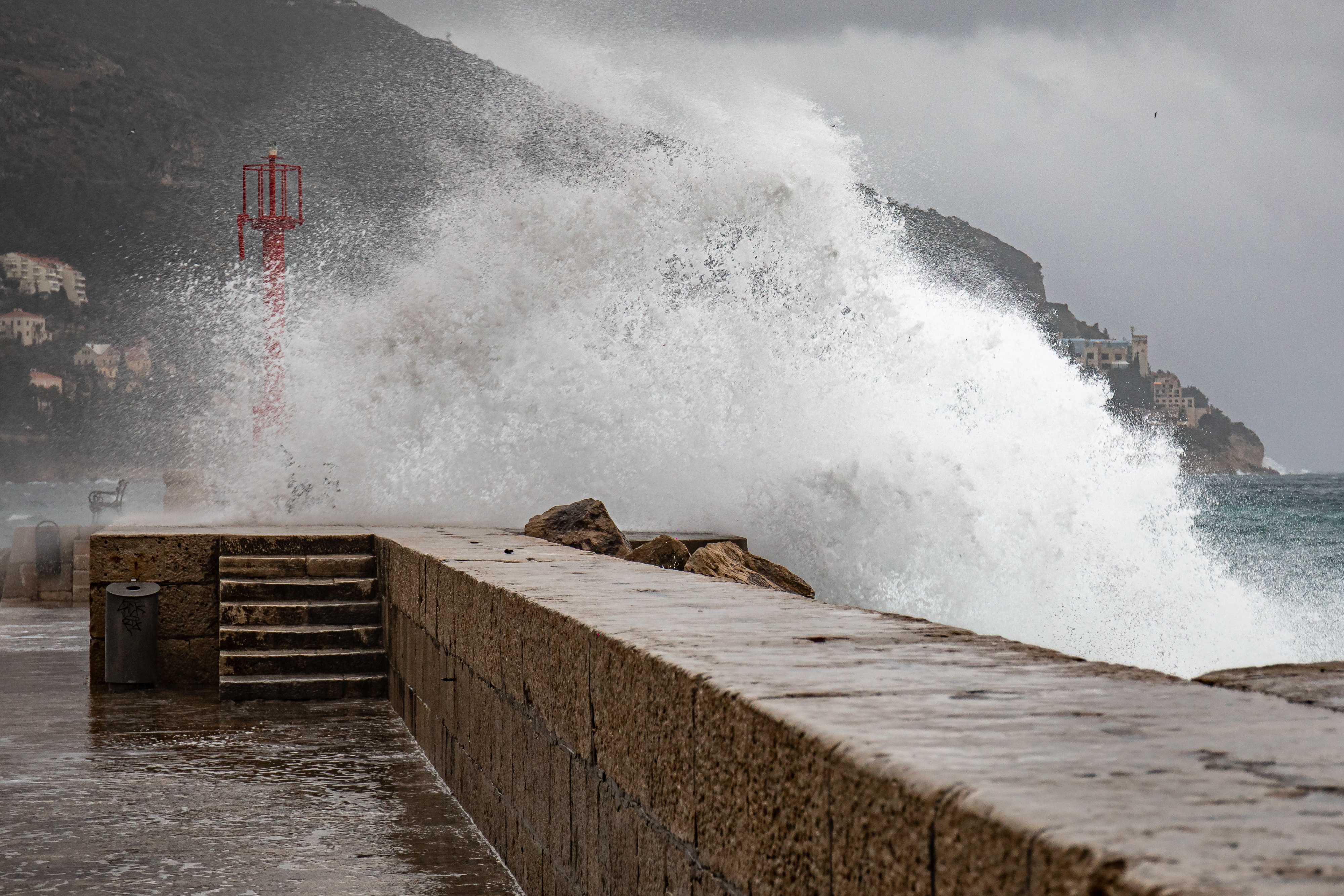 Dubrovnik: Kiša i jugo ispraznili grad