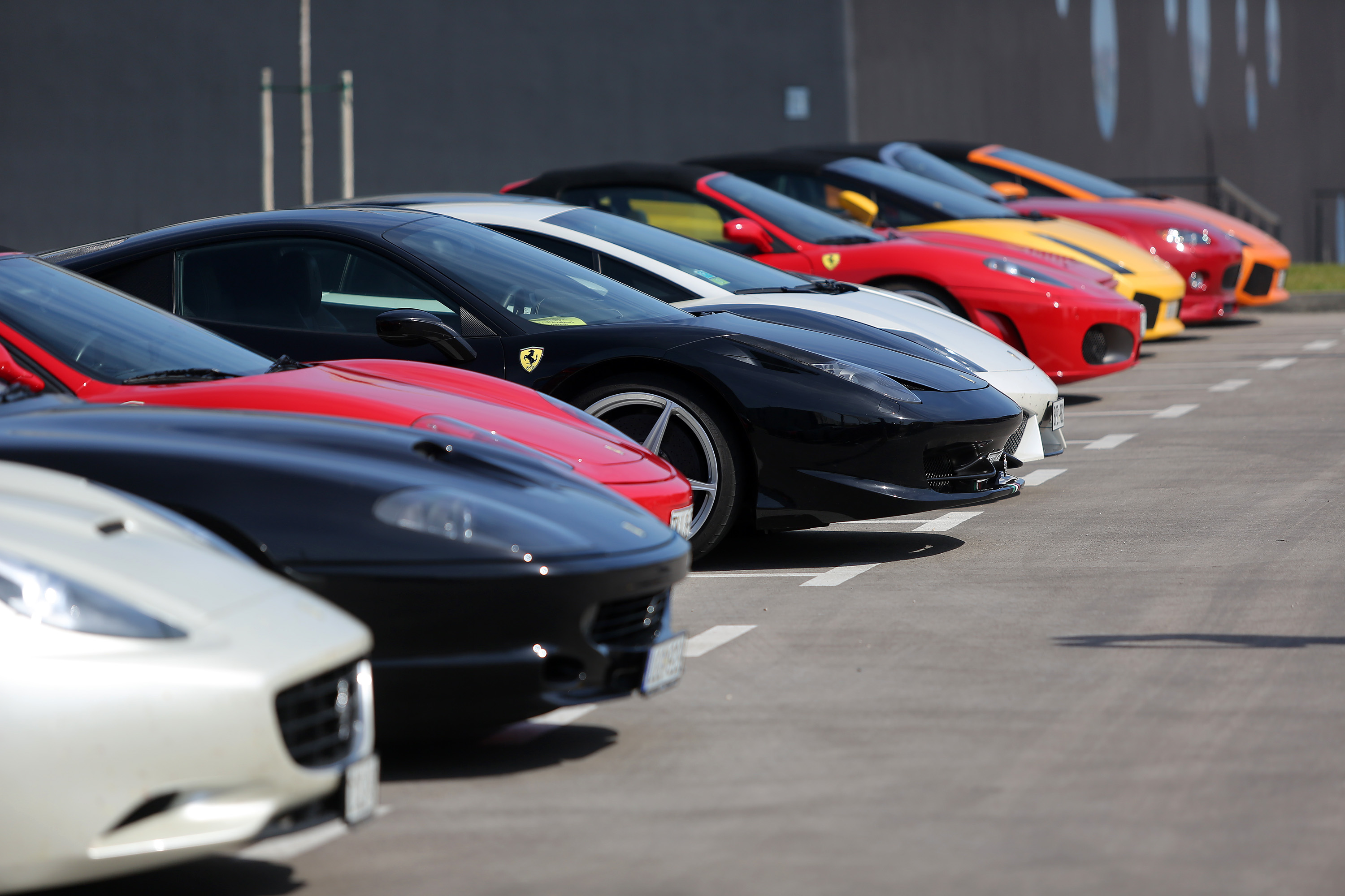 Zadar: Superautomobili parkirani pred hotelom na proputovanju kroz Europu