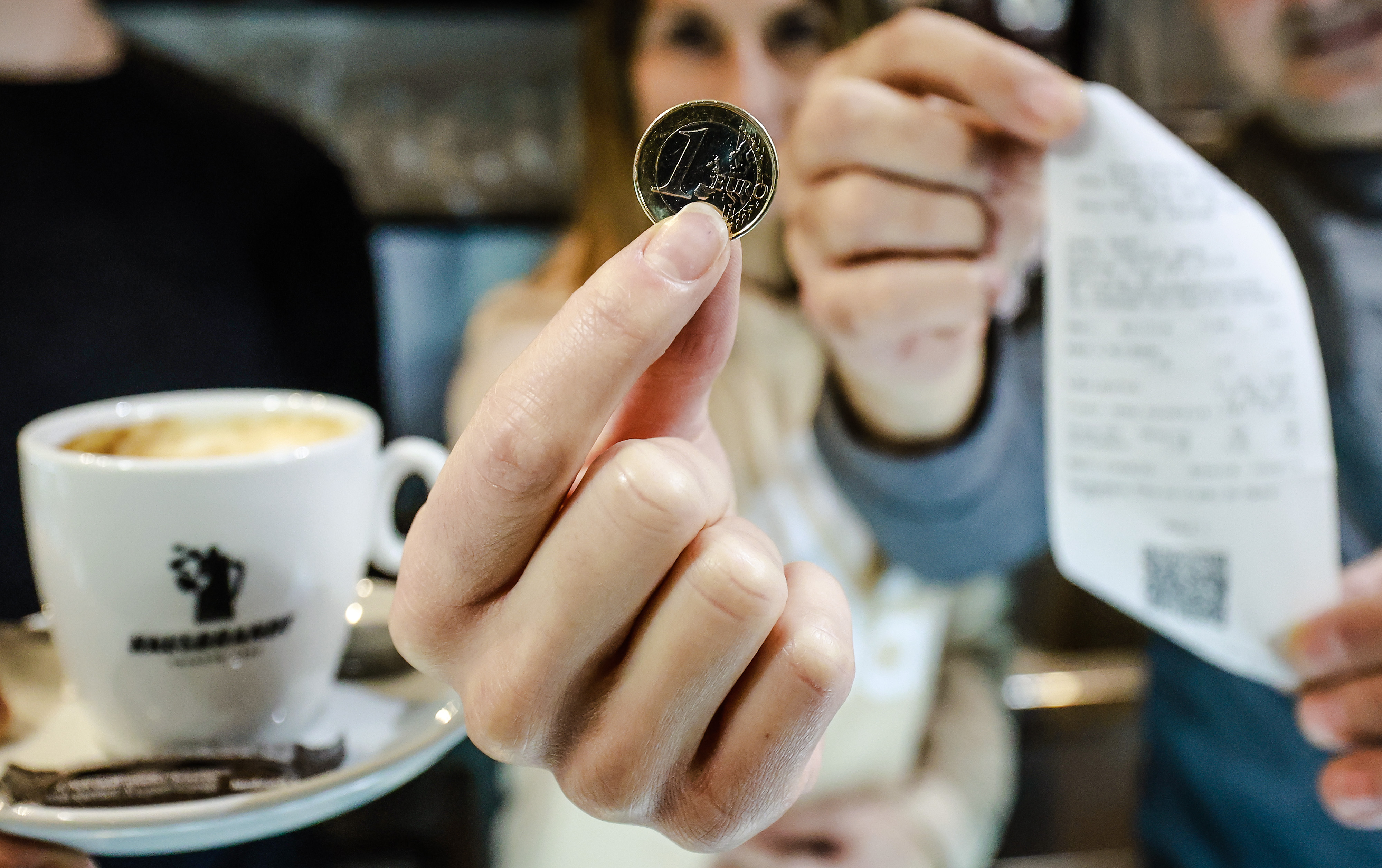Vlasnik kafića iz Zagreba cijene svih kava zaokružio na jedan euro