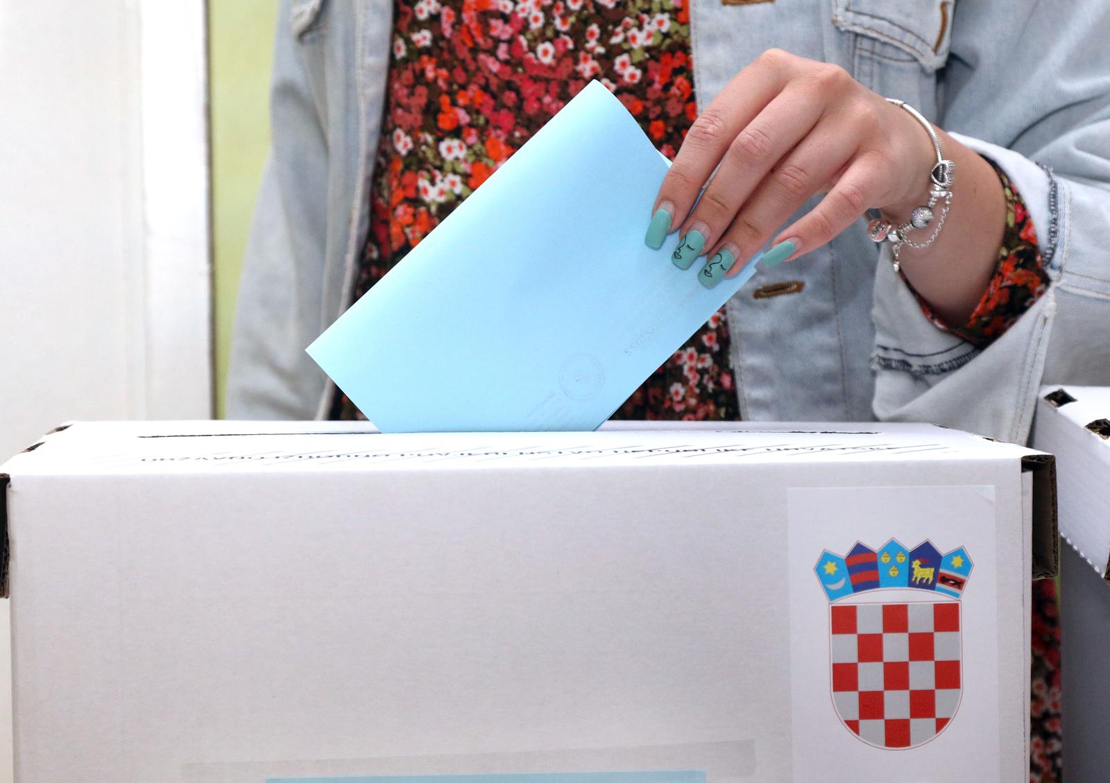 U Šibeniku otvorena birališta za drugi krug lokalnih izbora