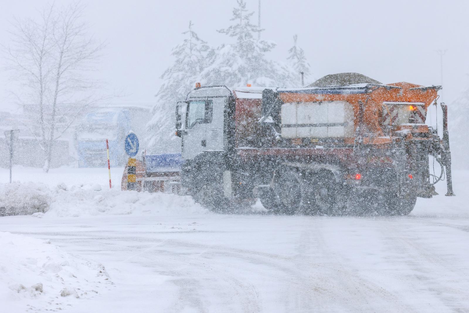 Tijekom popodnevnih sati u Gorskom Kotaru počeo je padati snijeg