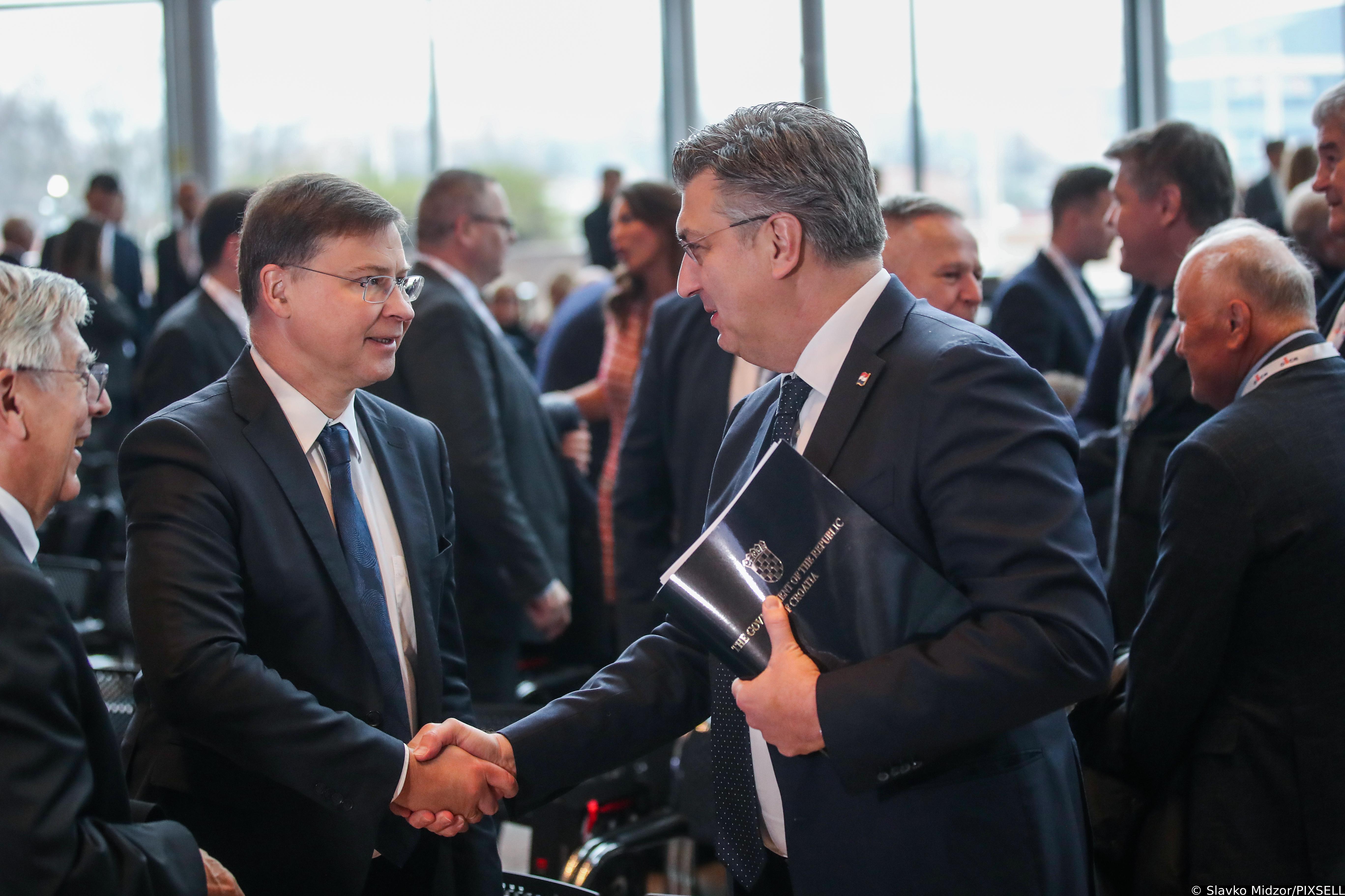 Zagreb: U NSK održana  konferencija "Hrvatska, 20. članica Eurozone"