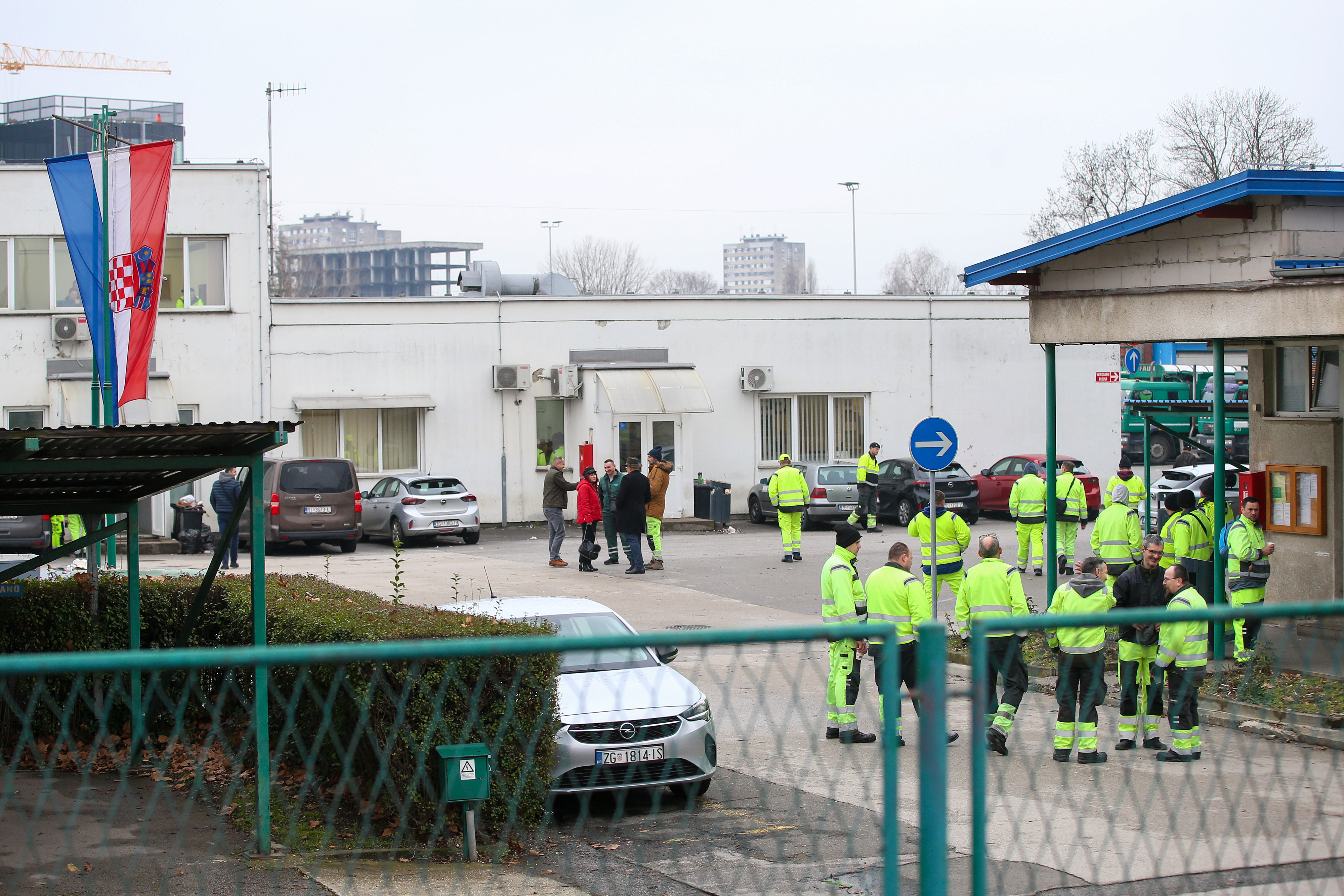 Radnici Čistoće ušli u treći dan štrajka - grad sve više u smeću
