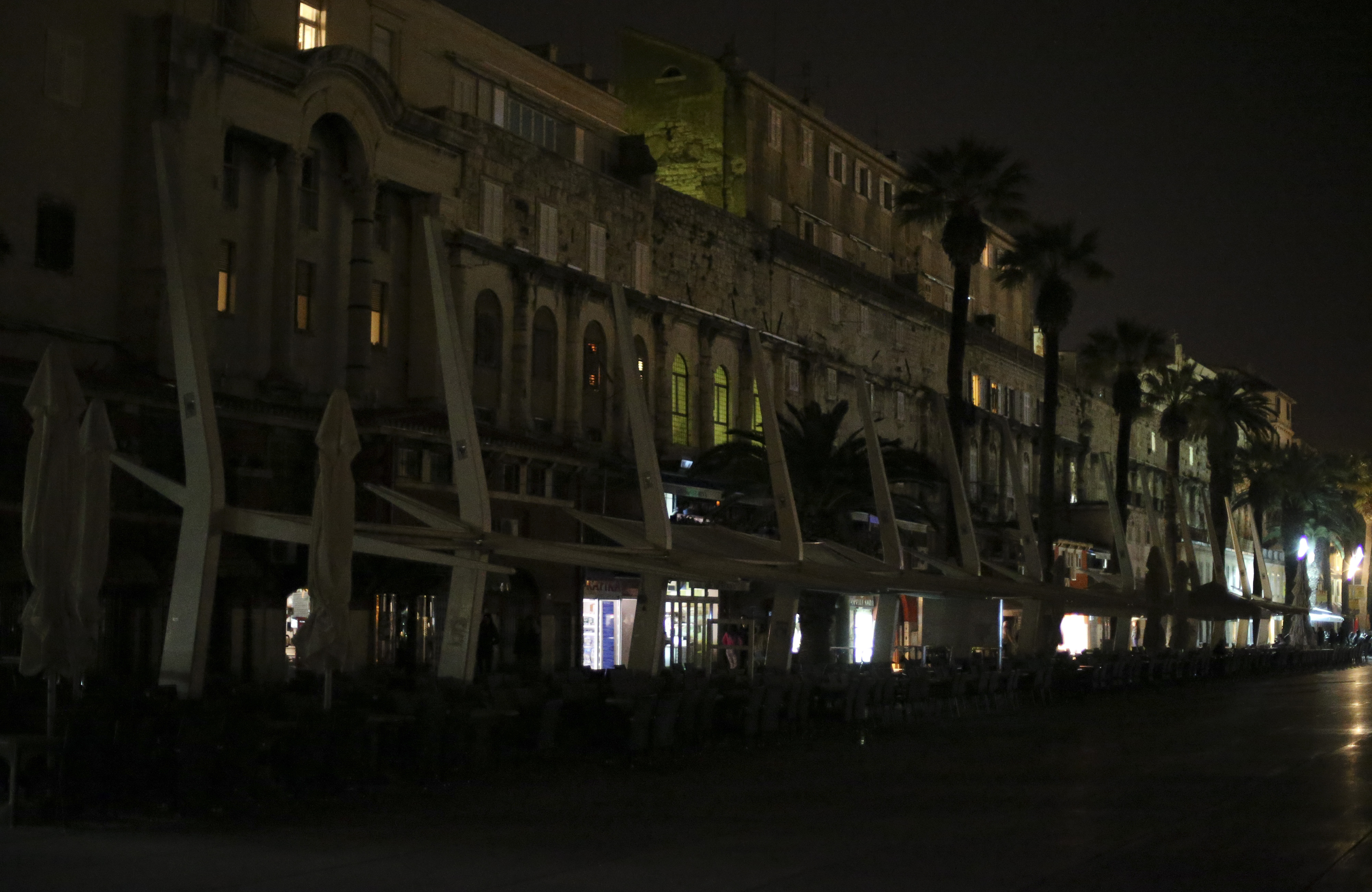 Split: Riva utonula u mrak u globalnoj akciji za spas Zemlje