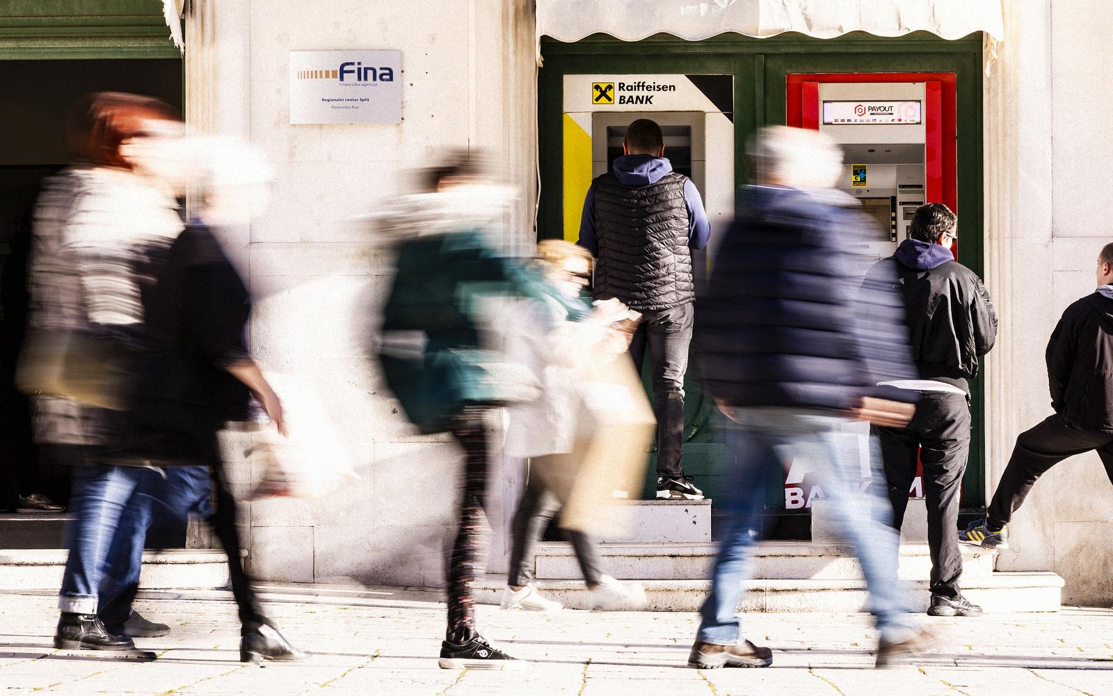 Bankomati u Splitu 1. radni dan s novom valutom