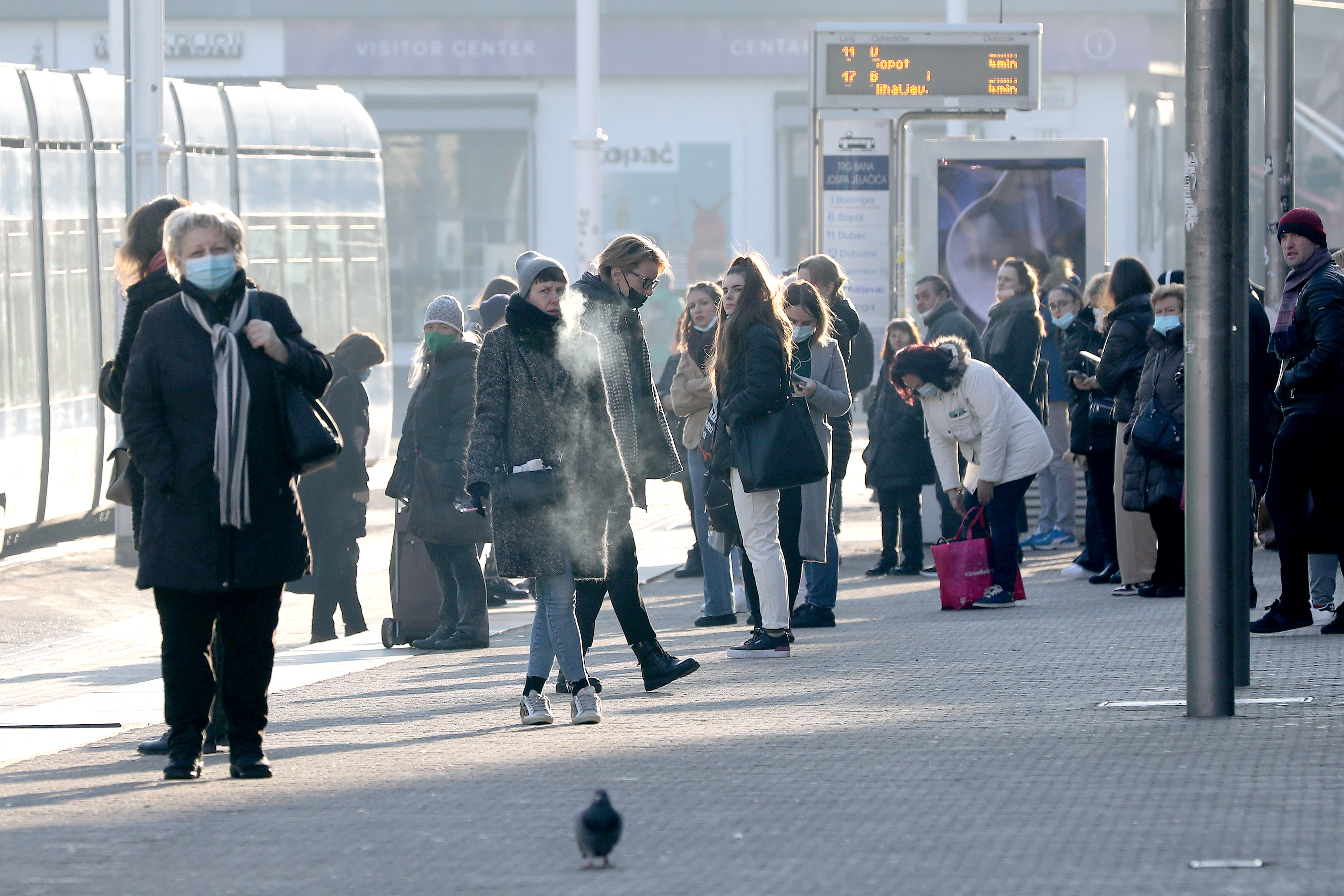 Sunčano i hladno jutro dočekalo je Zagrepčane pri odlasku na posao
