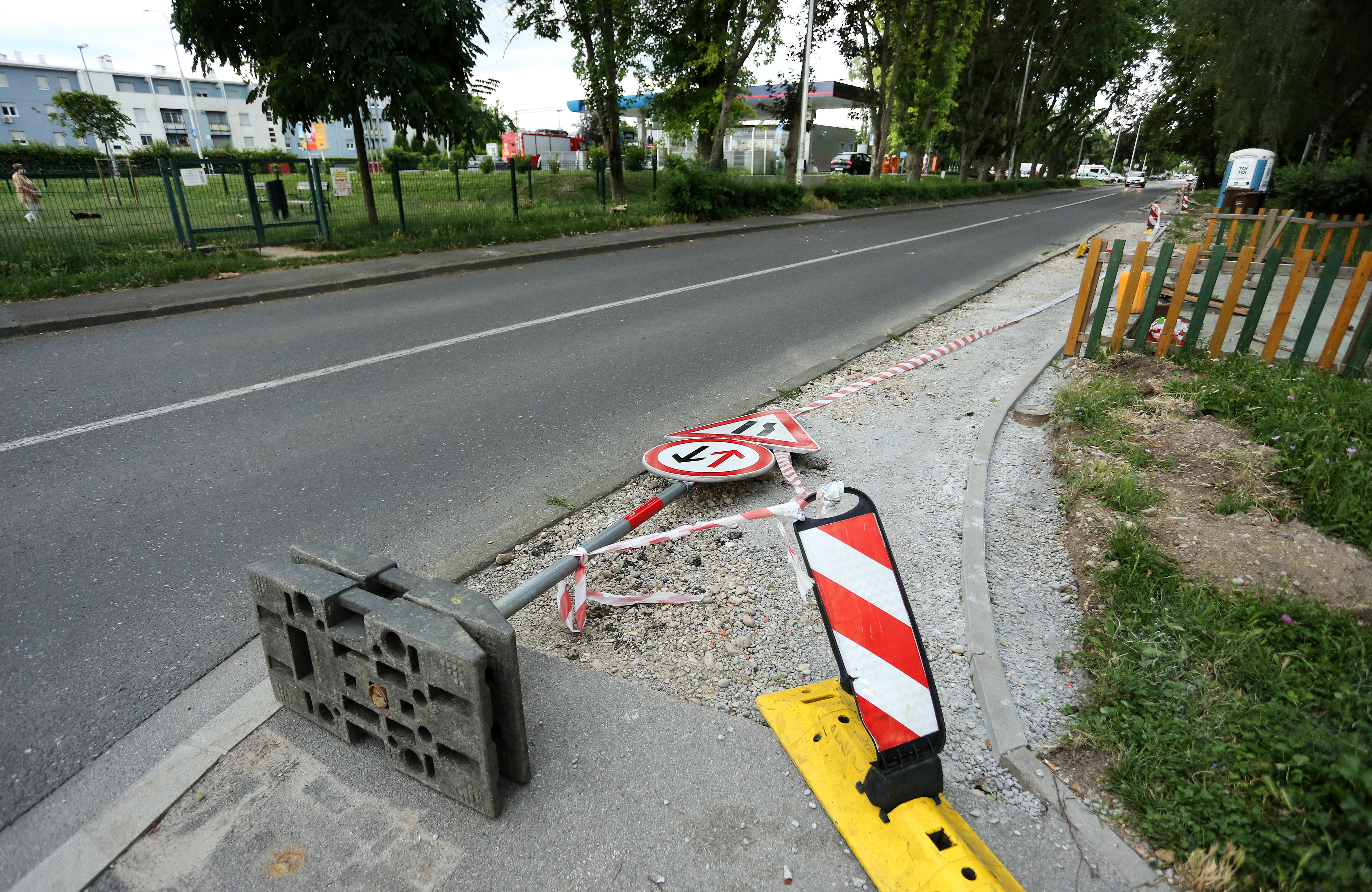 Zagreb: Snažan vjetar lomio grane i rušio prometne znakove