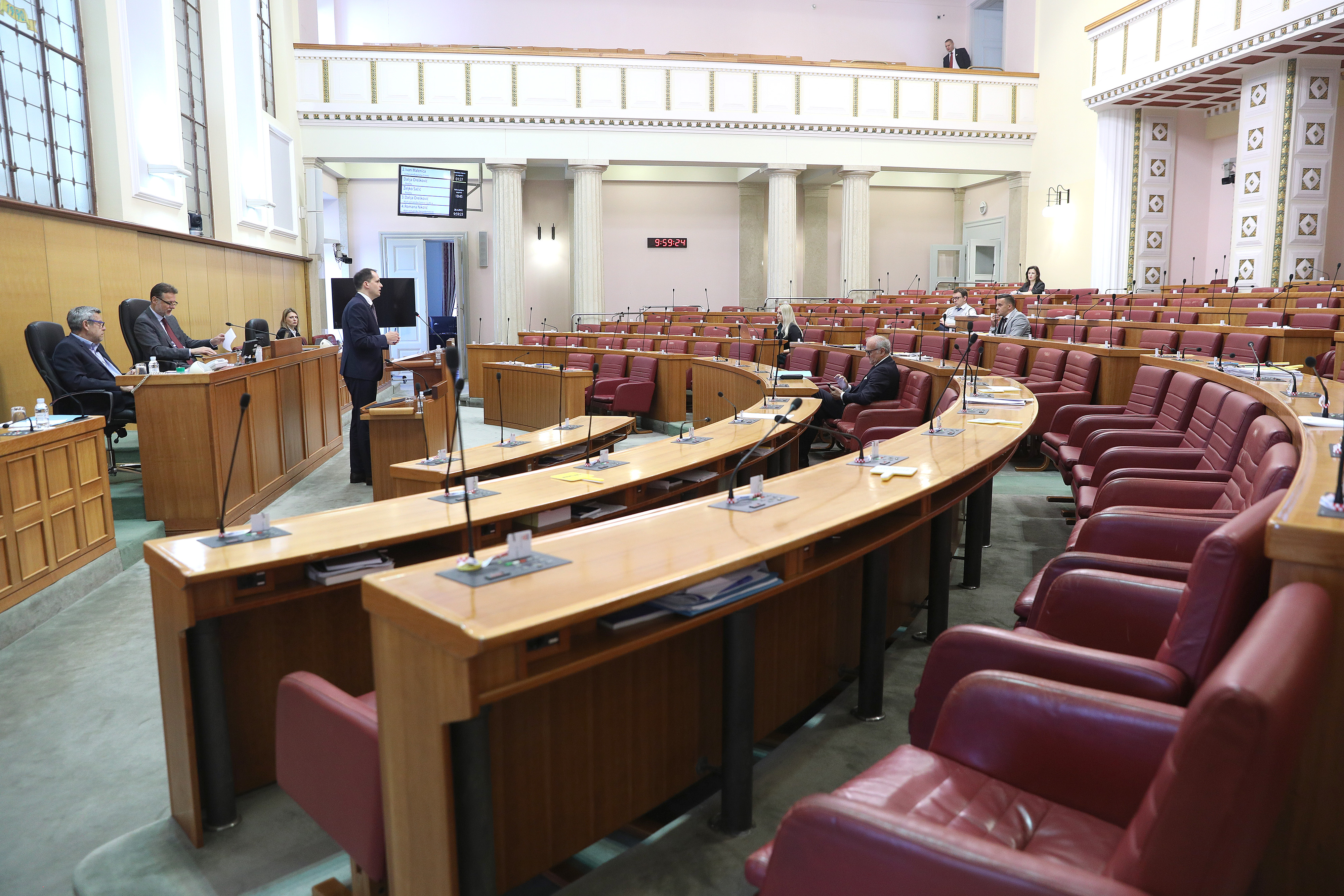 Zagreb: Sabornica gotovo prazna zbog predstavljanja novih ministara