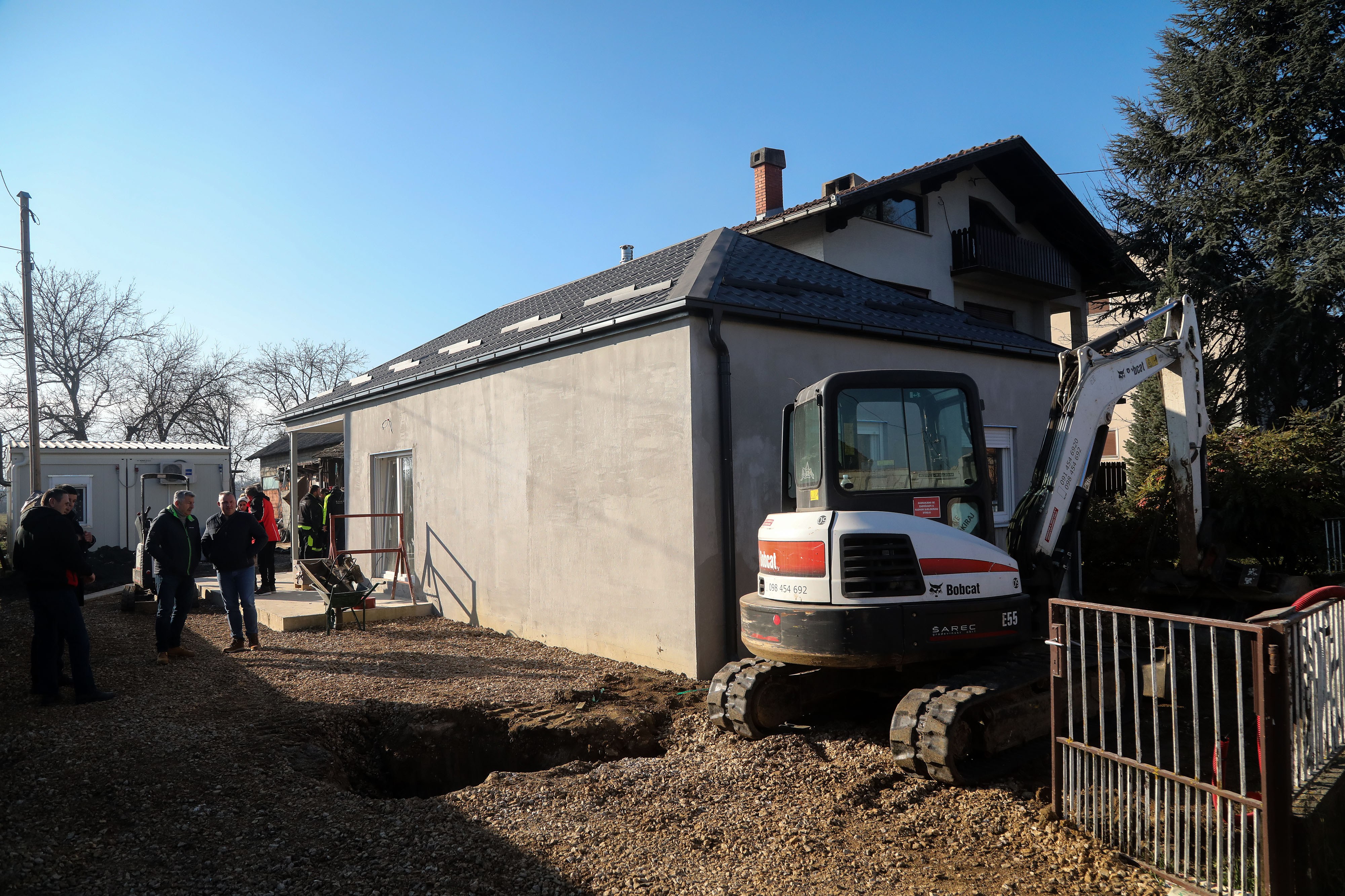 Velika Gorica: Ministar Bačić obišao radove na zamjenskoj kući obitelji Đuran