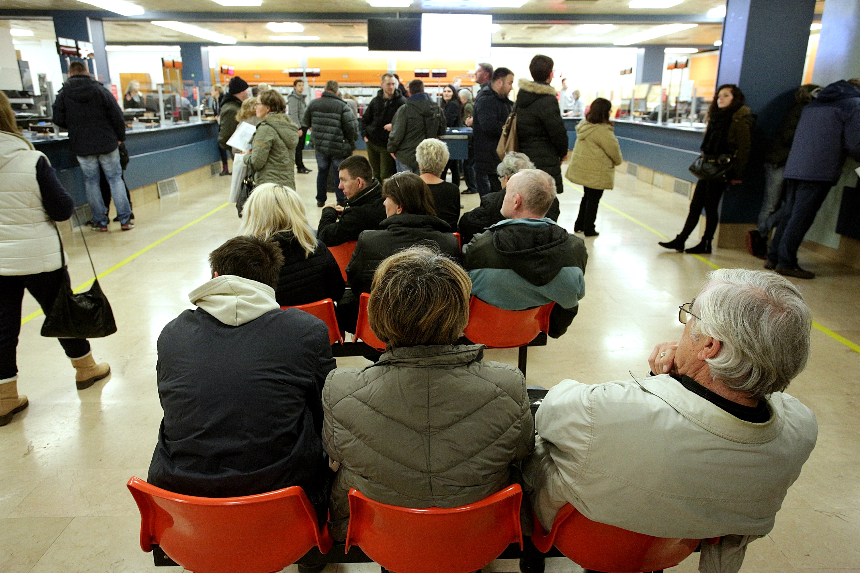 Zagreb: ?ekanje na izdavanje osobnih iskaznica