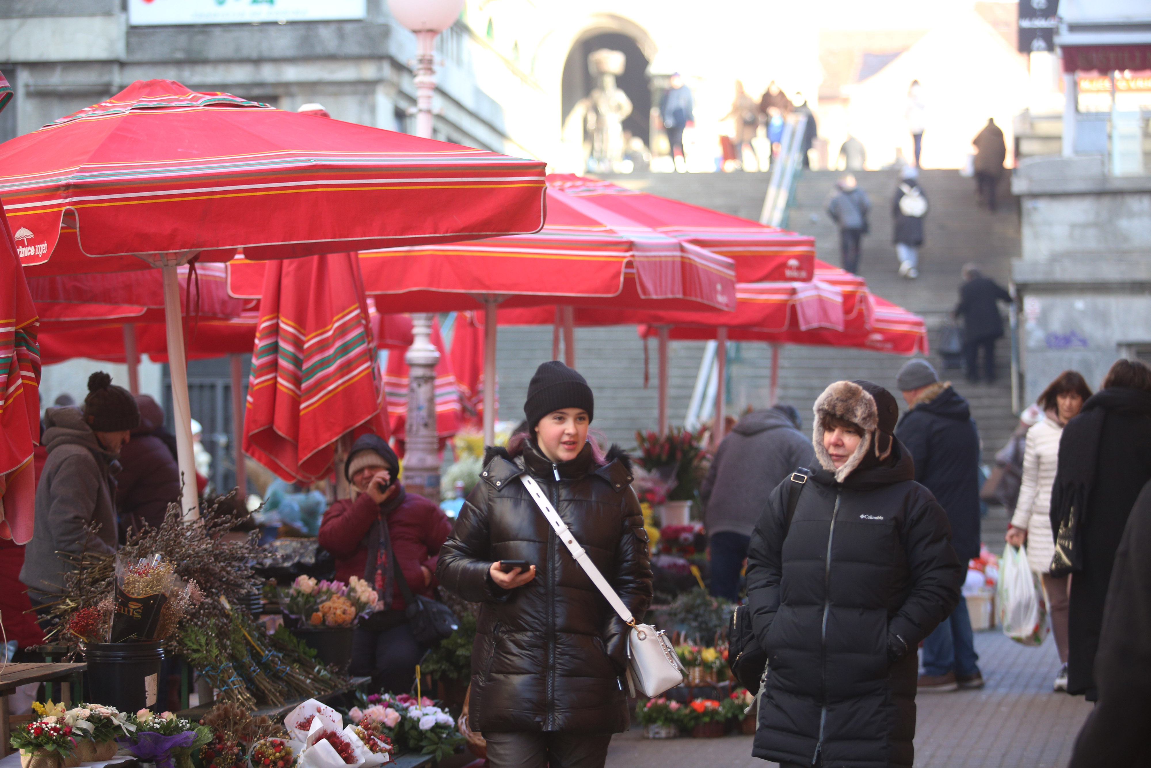 Zagreb: Hladno jutro na tržnici Dolac