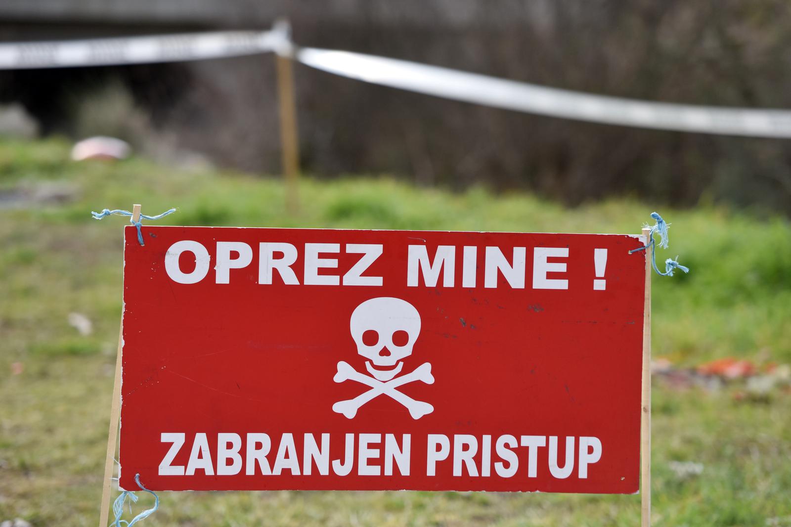 Skradin: Zbog razminiranja u blizini autoceste A-1 zatvoren za promet izlaz ?vor Skradin