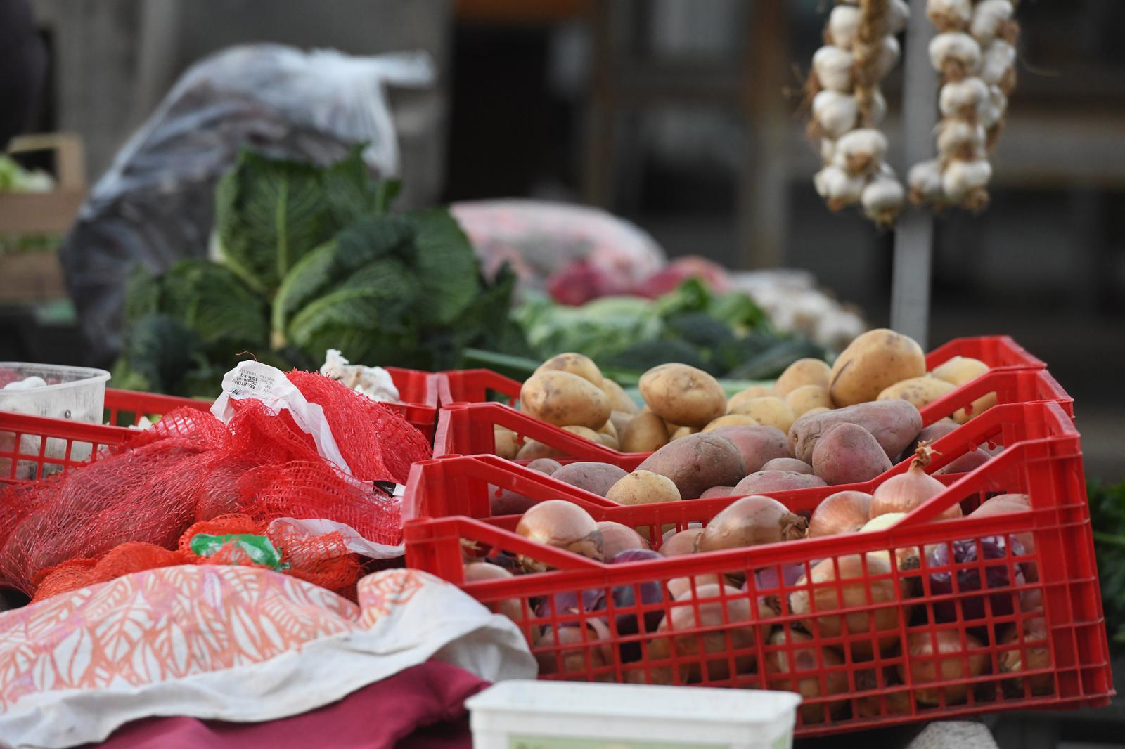 ibenik: Rijetki prodava?i na gradskoj trnici