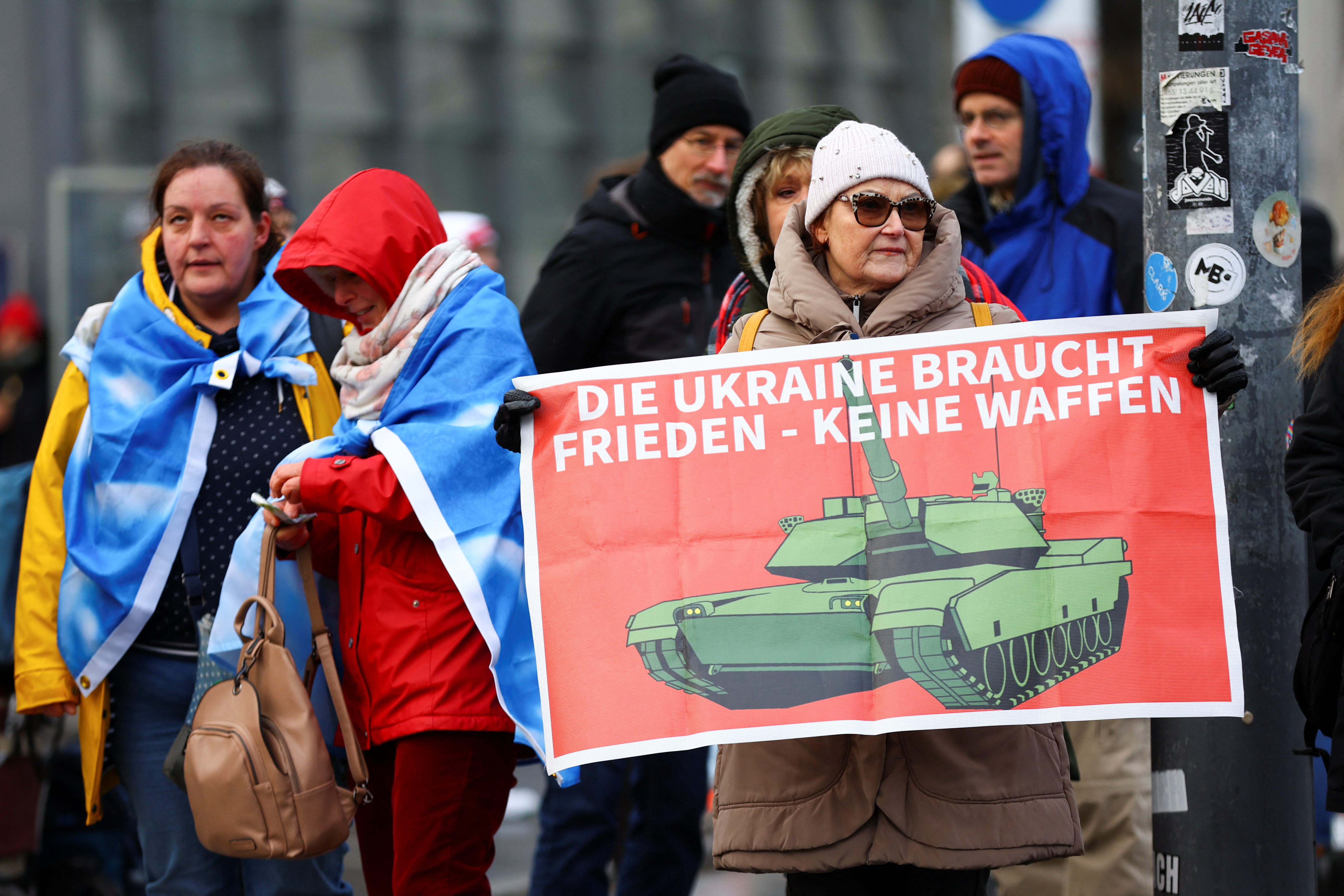 Prosvjed protiv slanja oružja Ukrajini, prosvjed, Njemačka, Berlin