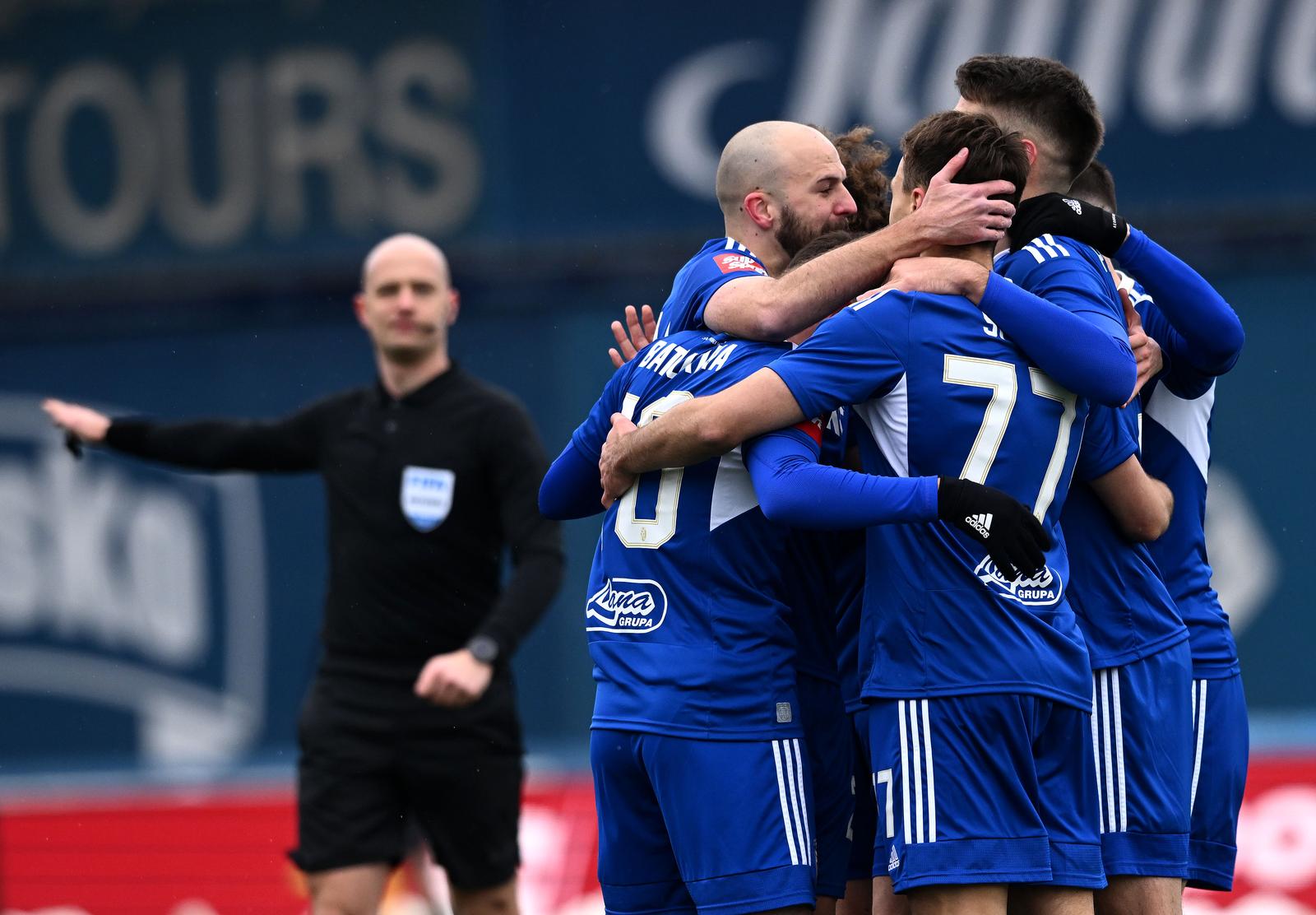 Dinamo uvjerljiv, na poluvremenu vode 3:0