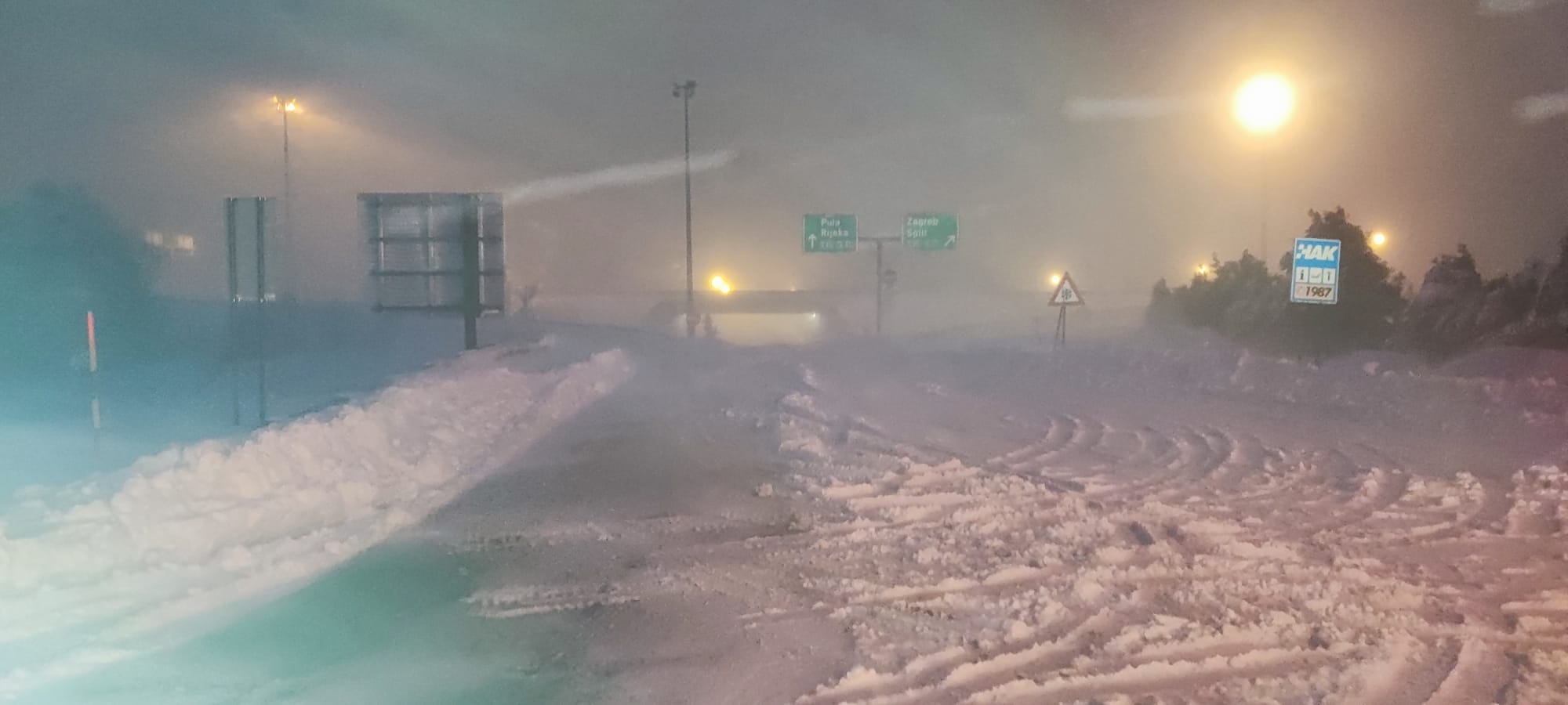 nevrijeme na cesti, snijeg, nevrijeme u prometu, Gorski kotar, zimski uvjeti