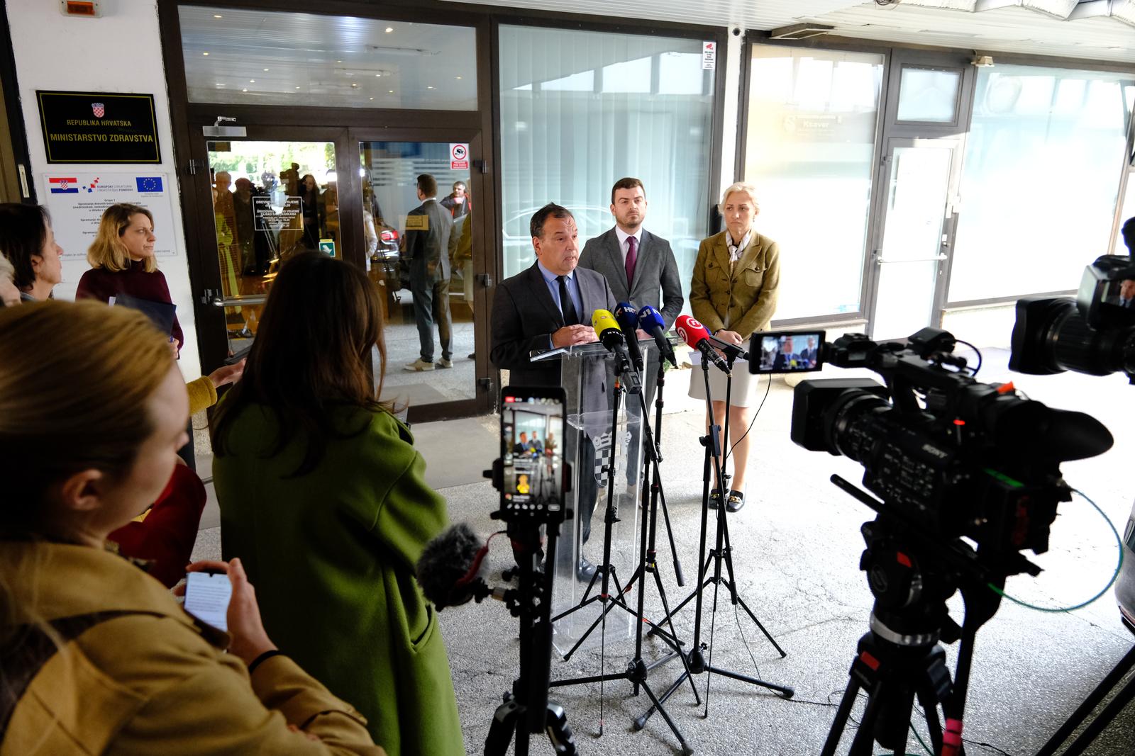 Zagreb: Beroš održao sastanak s HLZ-om