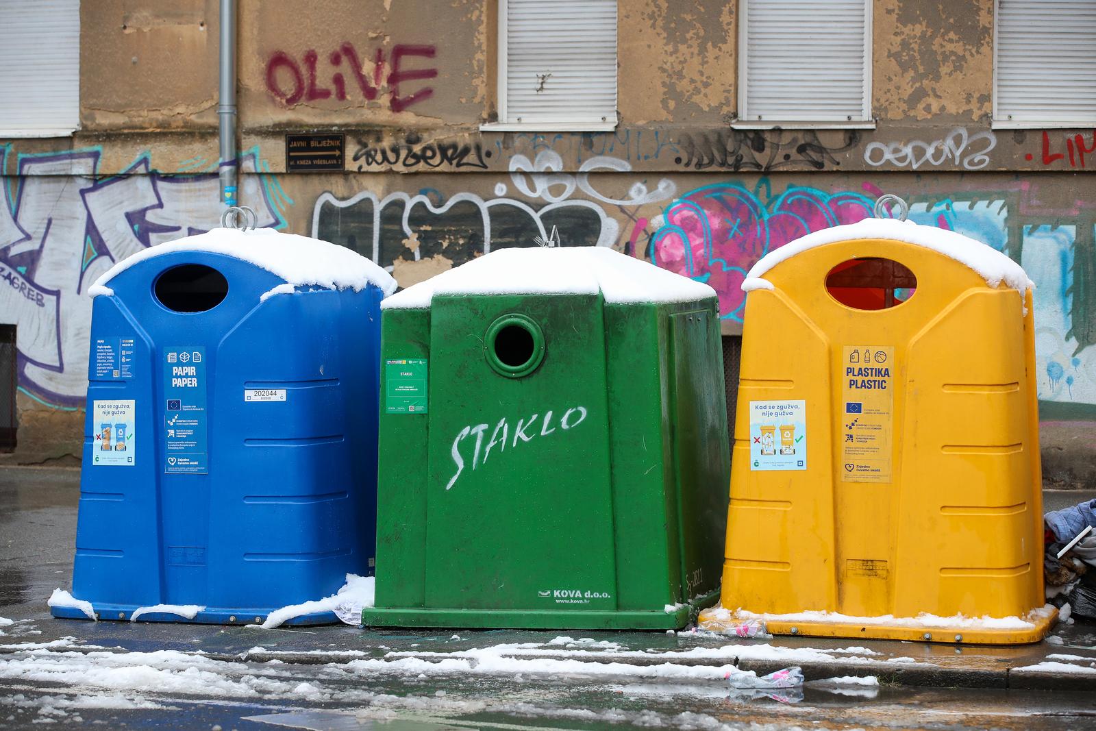 Snijeg zabijelio Zagreb