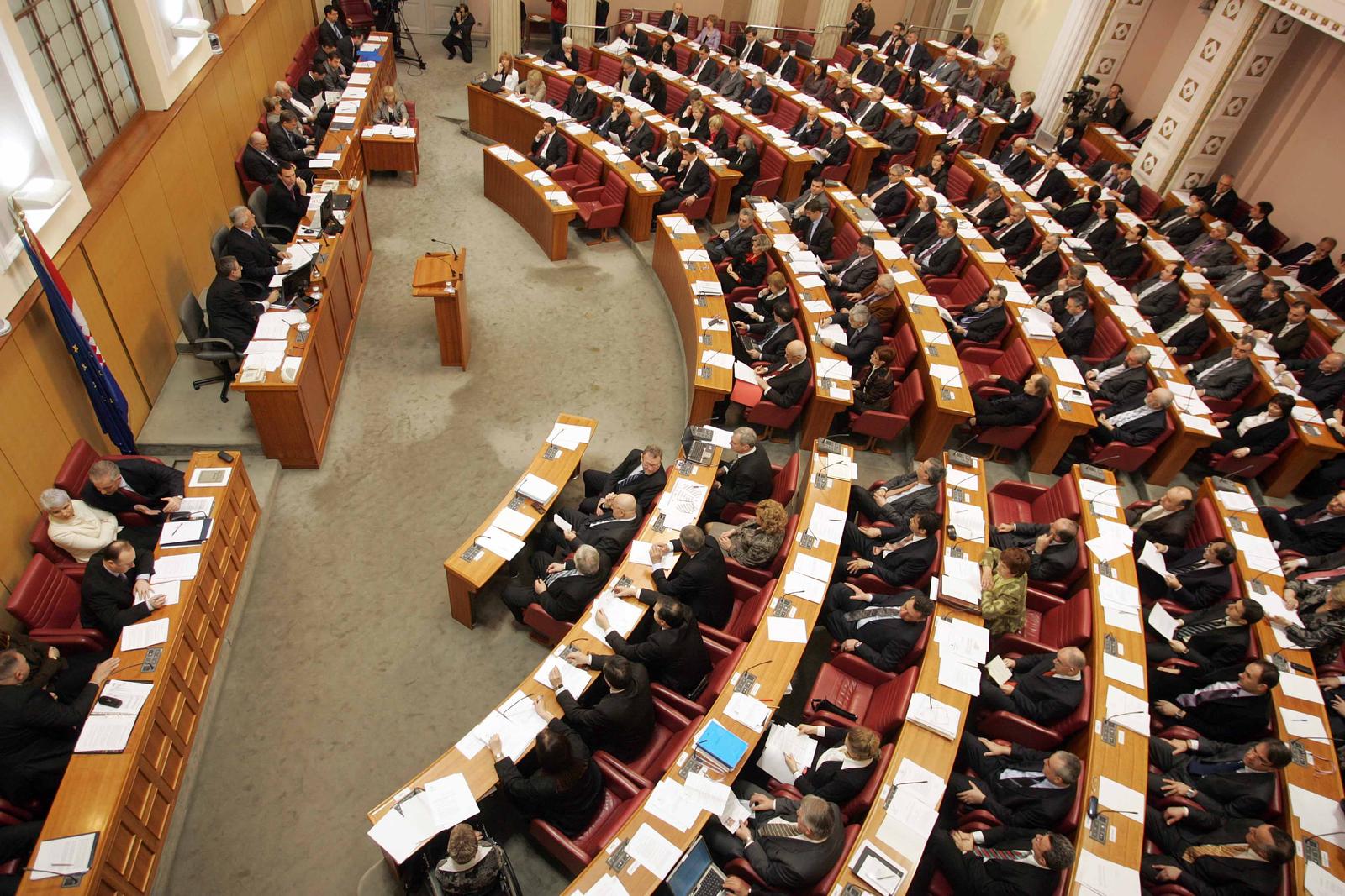 ARHIVA - Zagreb: Zastupnici 6. saziva Hrvatskog sabora