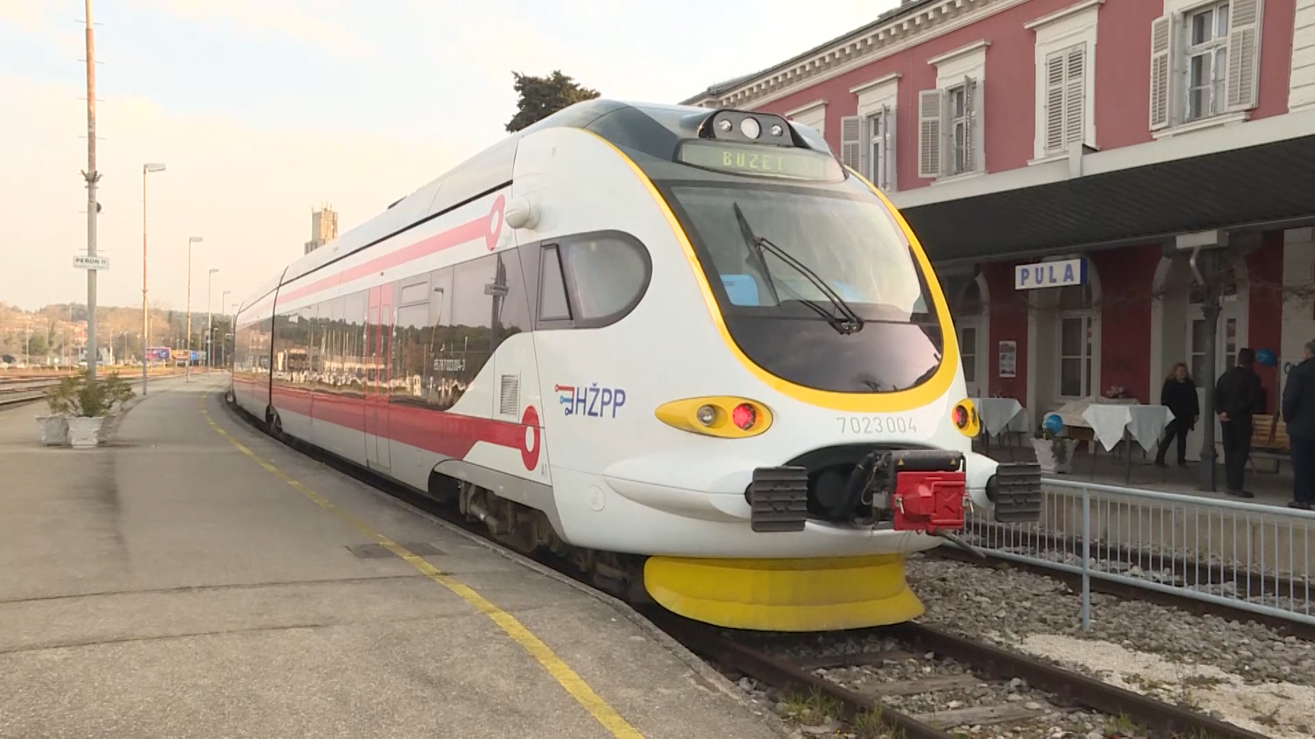 pula, vlak, željeznica, hž, hrvatske željeznice