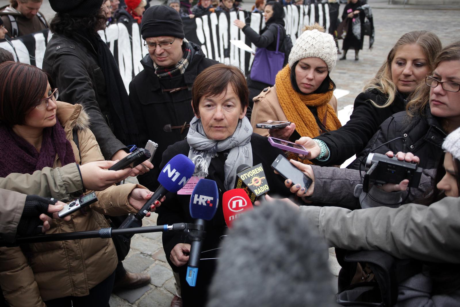 Zagreb: Prosvjed udruge enska mrea pod nazivom Ne?emo natrag na ilegalan poba?aj