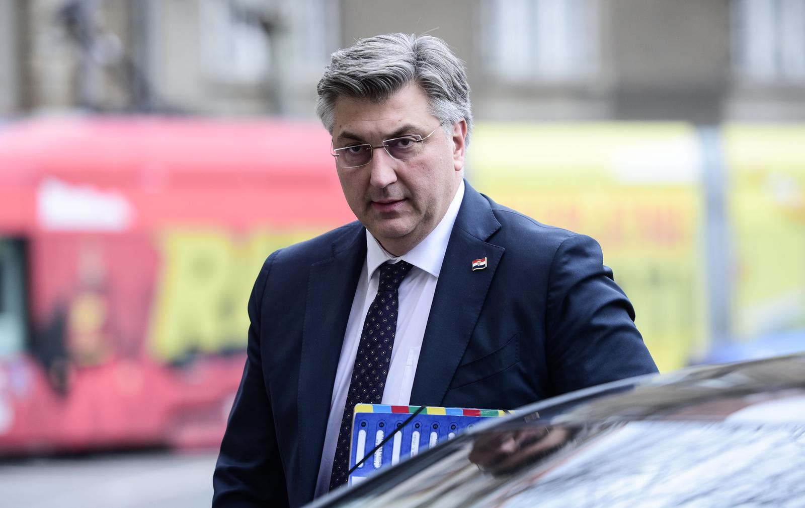 Zagreb: Dolazak članova HDZ-a na sjednicu šireg Predsjedništva u sjedište stranke