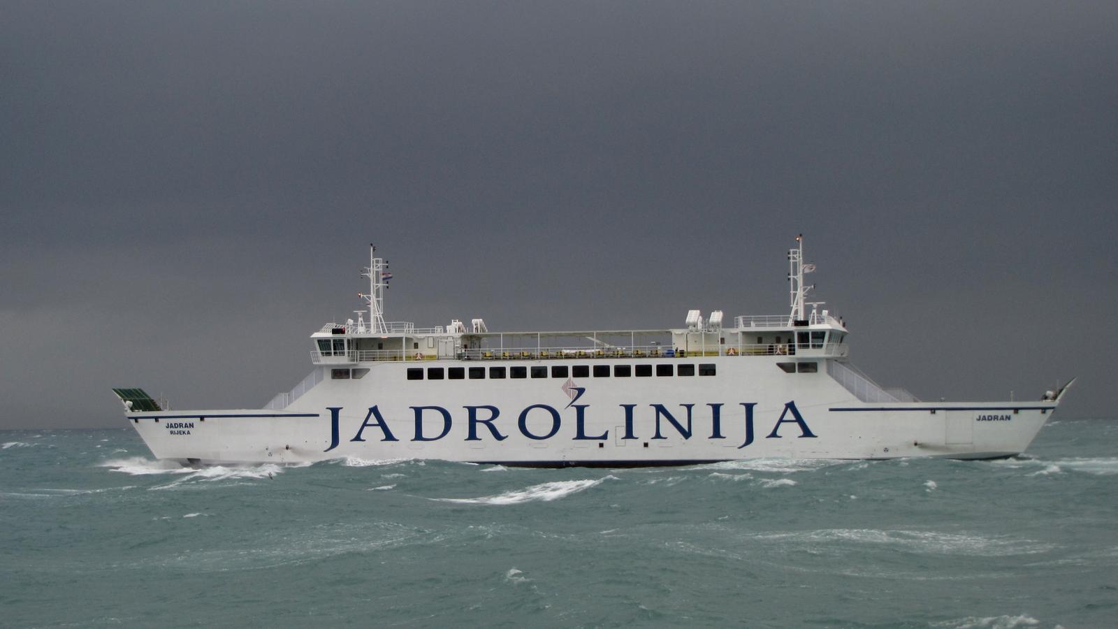 Split: Jako jugo prekinulo dio trajektnih linija u Dalmaciji