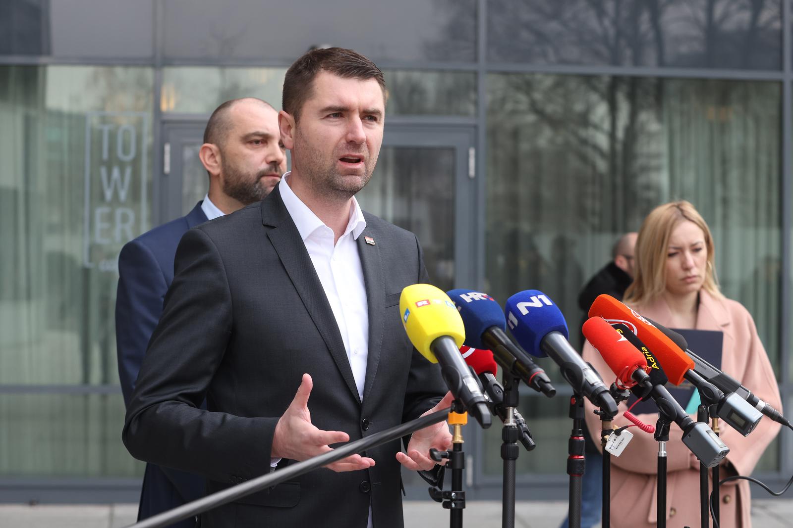 Ministar gospodarstva Davor Filipović rekao je kako je odluka grada Zagreba za poskupljenjem vode od 15 posto od 1. ožujka nezakonita