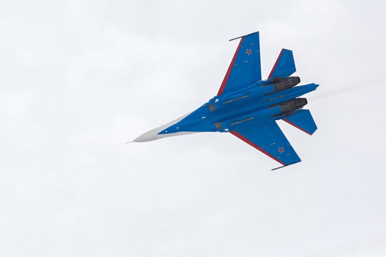 Fighter Sukhoi Su-27 in airshow Russian Knights.