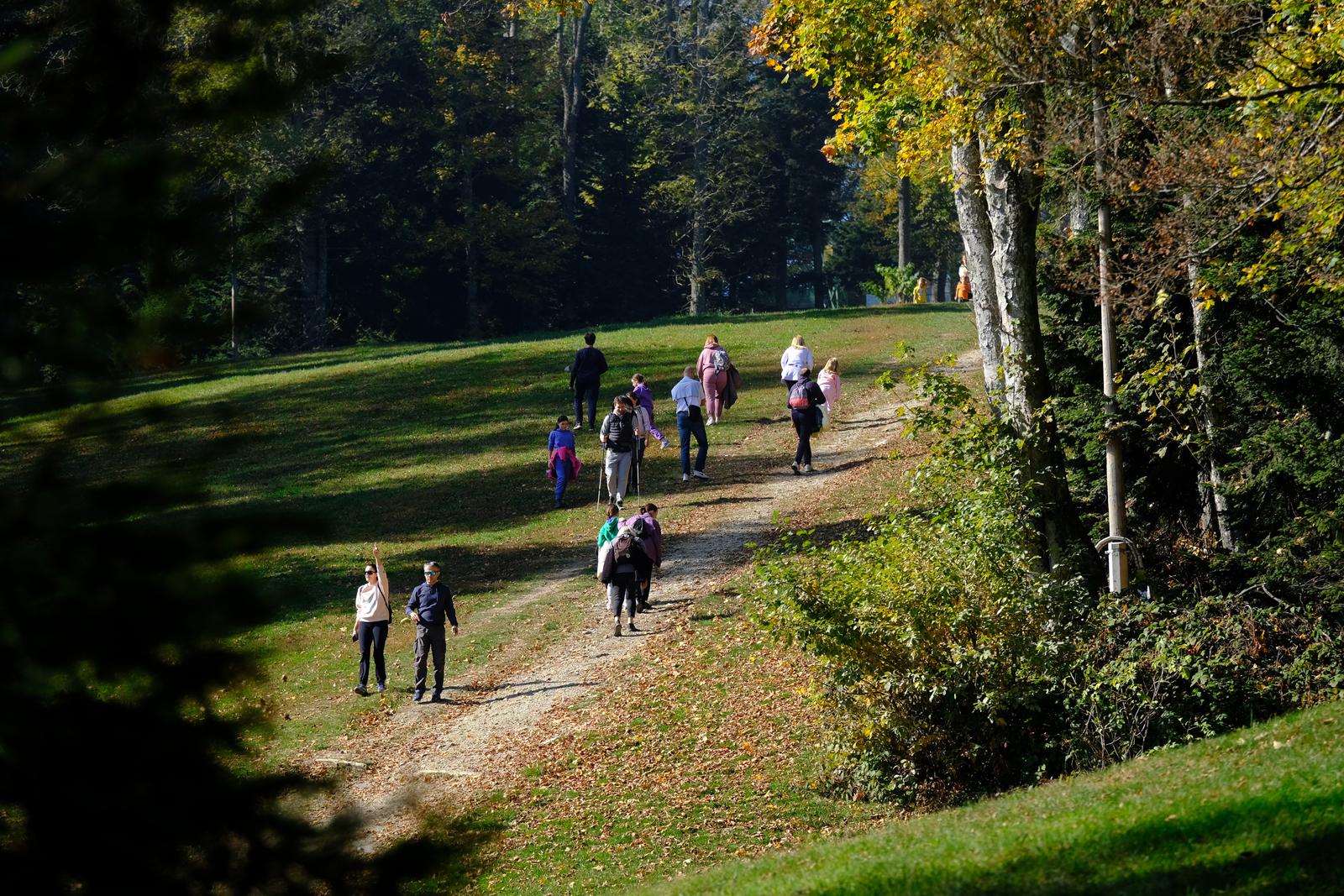 Sunce iznad magle privuklo građane na Sljeme