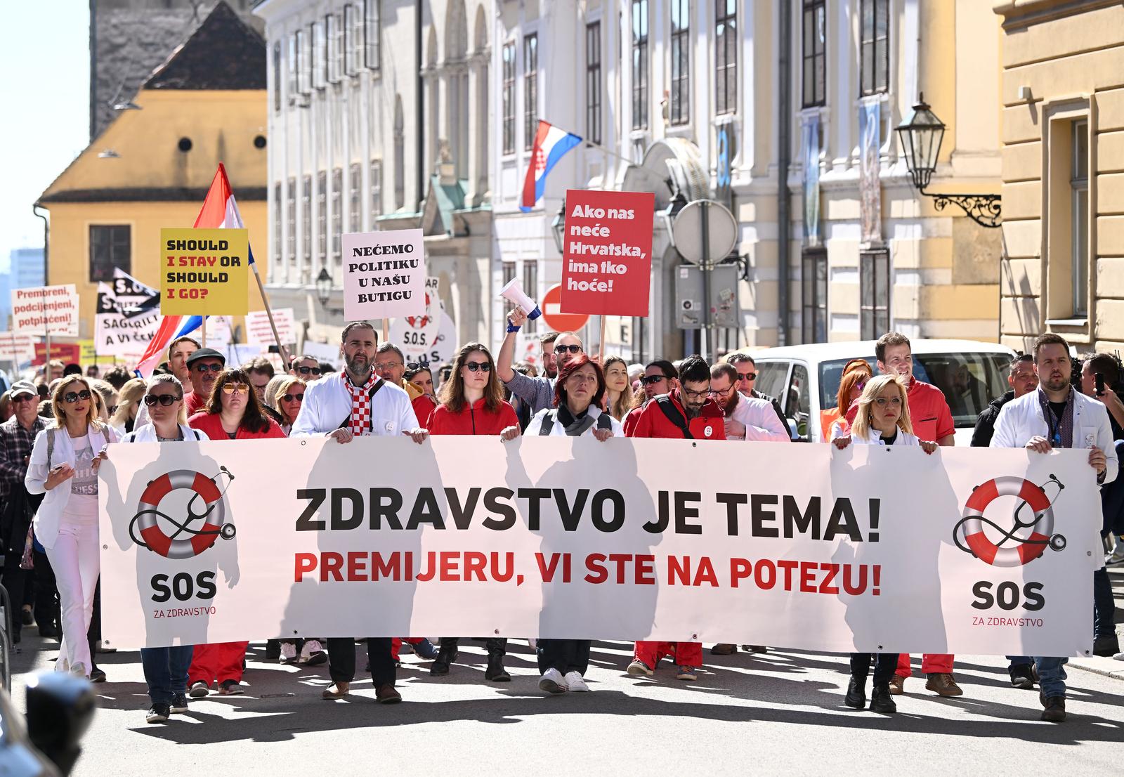 Zagreb: Prosvjed liječnika nezadovoljnih stanjem u hrvatskom zdravstvu pod sloganom 'S.O.S. za zdravstvo'