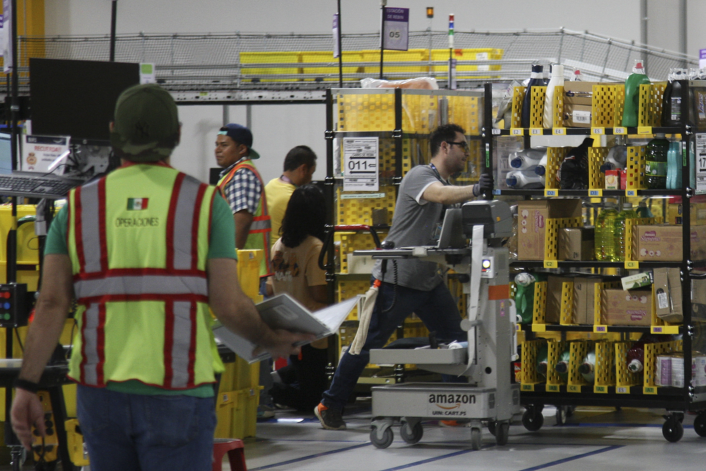 MEXICO-ECONOMY-INDUSTRY-AMAZON-DISTRIBUTION-CENTER-FEATURE
