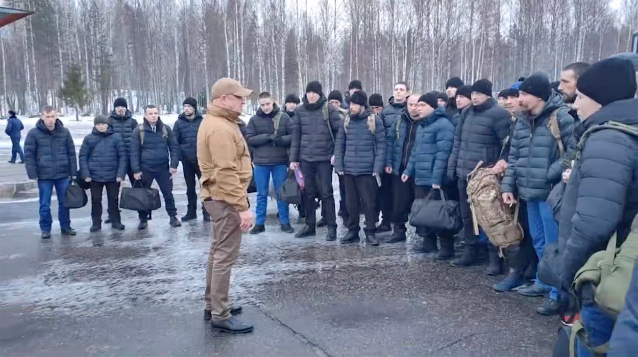 Yevgeny Prigozhin dropping off convicts, who fulfilled their 6 months contracts in Ukraine, in Karelia, Russia