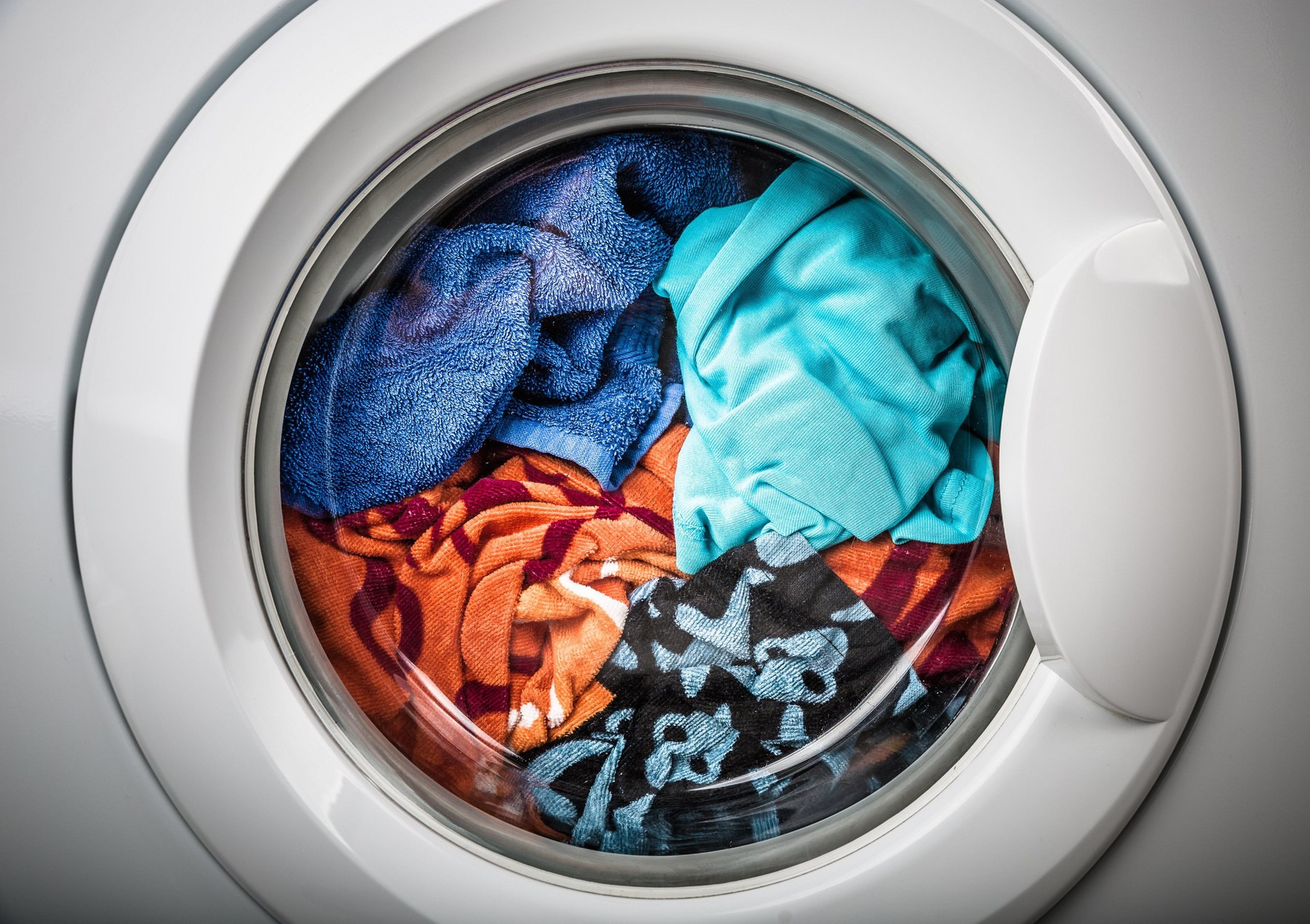 Washing machine with color clothes