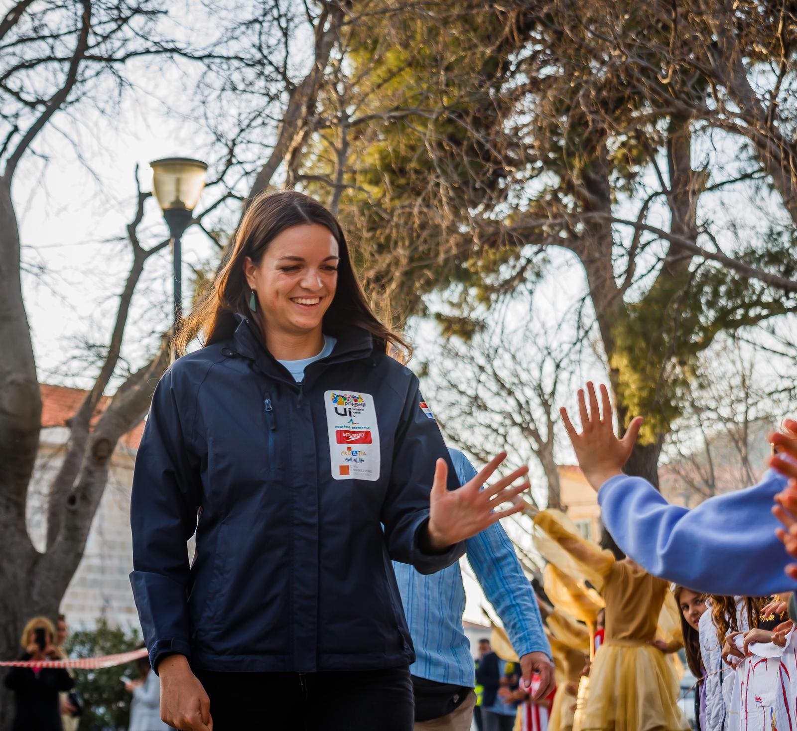 Svečani doček za Dinu Levačić u Mravincima