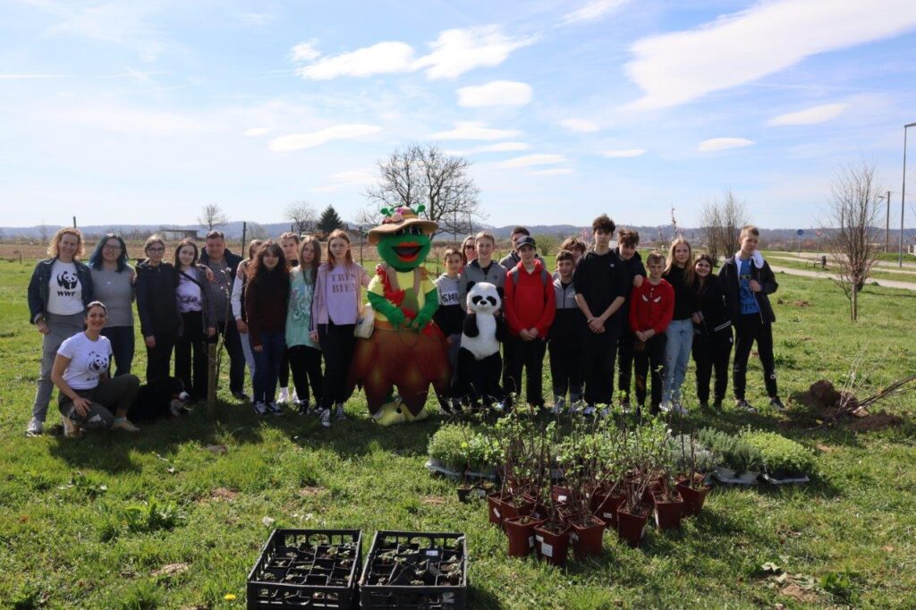1679663506-Sadnja-vocki-u-Koprivnici-©-WWF-Adria-1024x682.jpeg