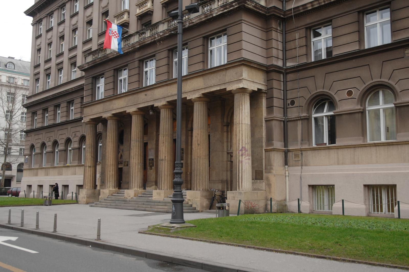 Zagreb: Lano dojavili da je postavljena bomba u Mirovinskom osiguranju