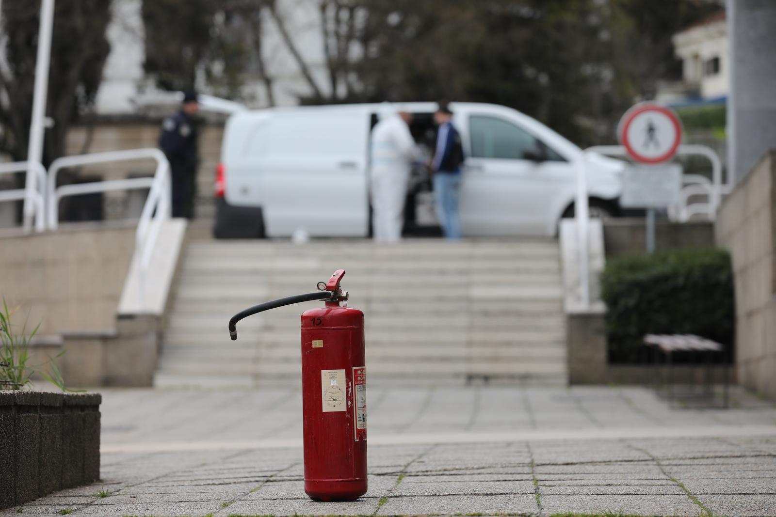 Pula: Očevidom utvrđeno da je požar kod zgrade policije podmetnut