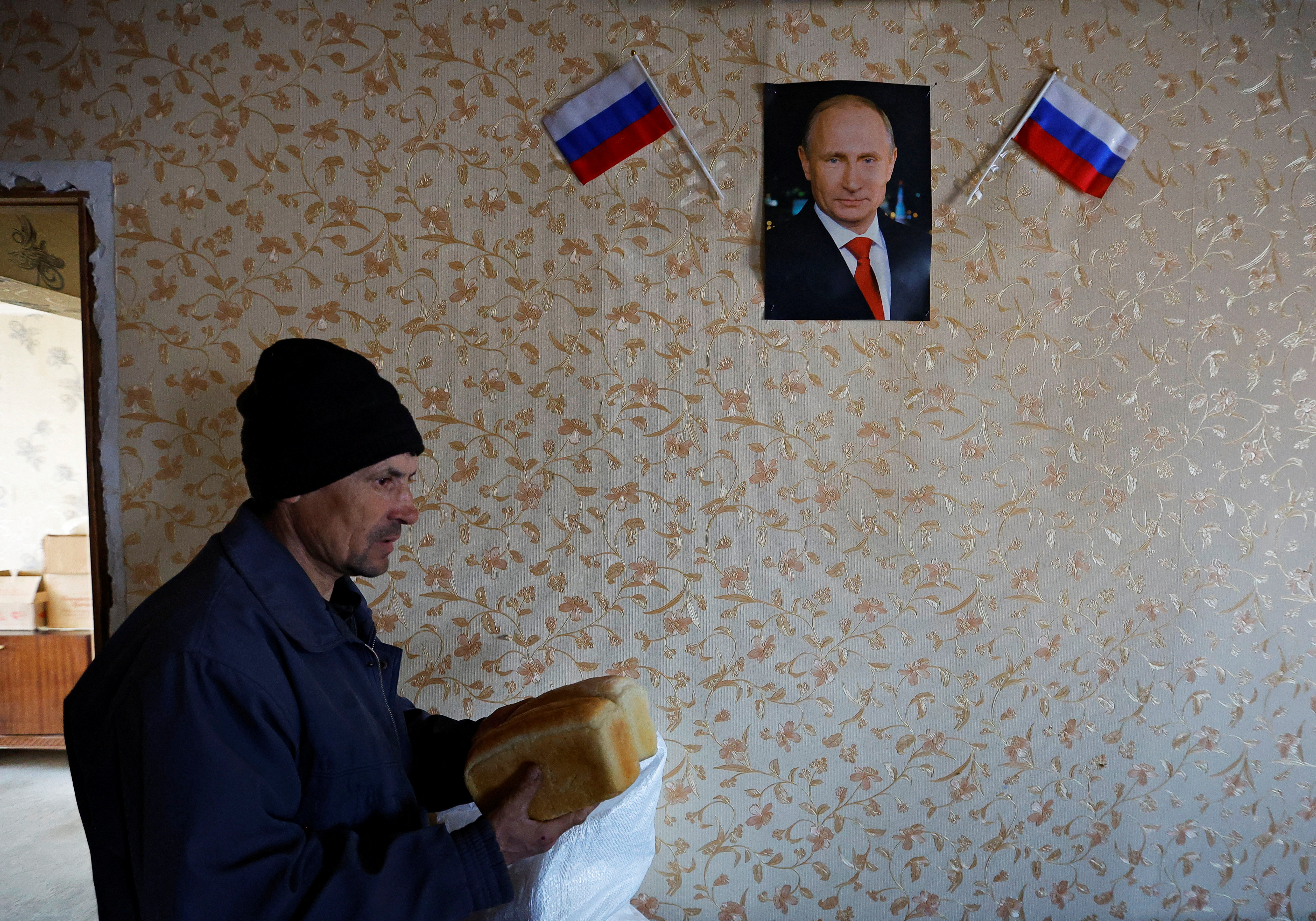 Volunteers deliver aid to residents of Toshkivka