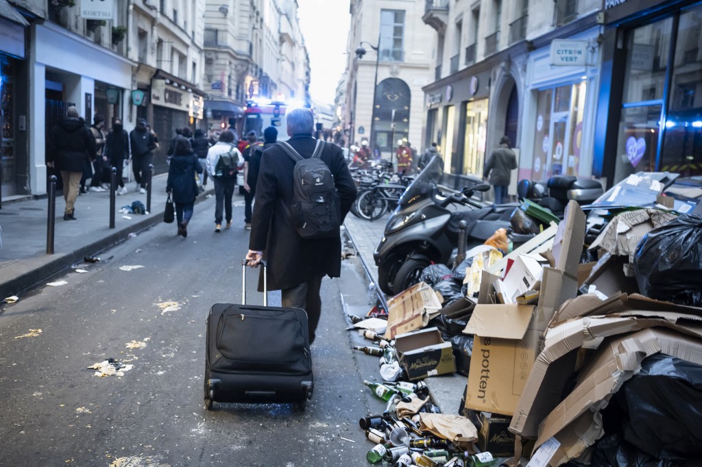 smeće u Parizu