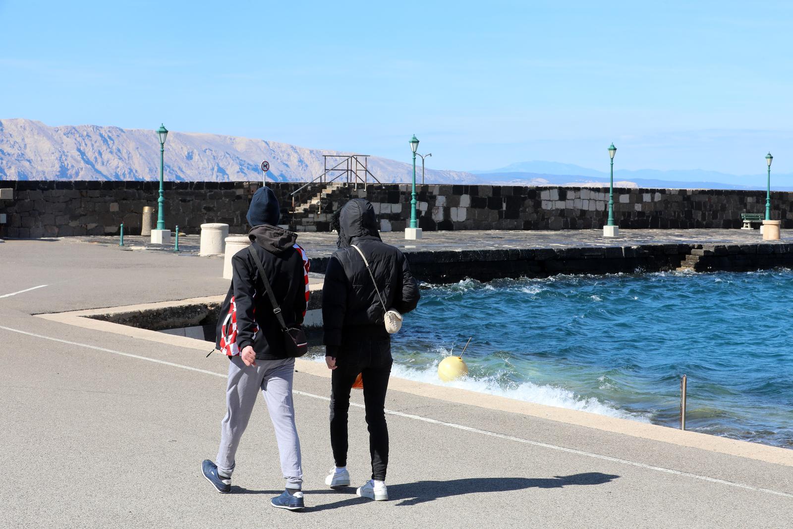 Senj: Jaka bura u velebitskom kanalu ne stvara probleme u prometu