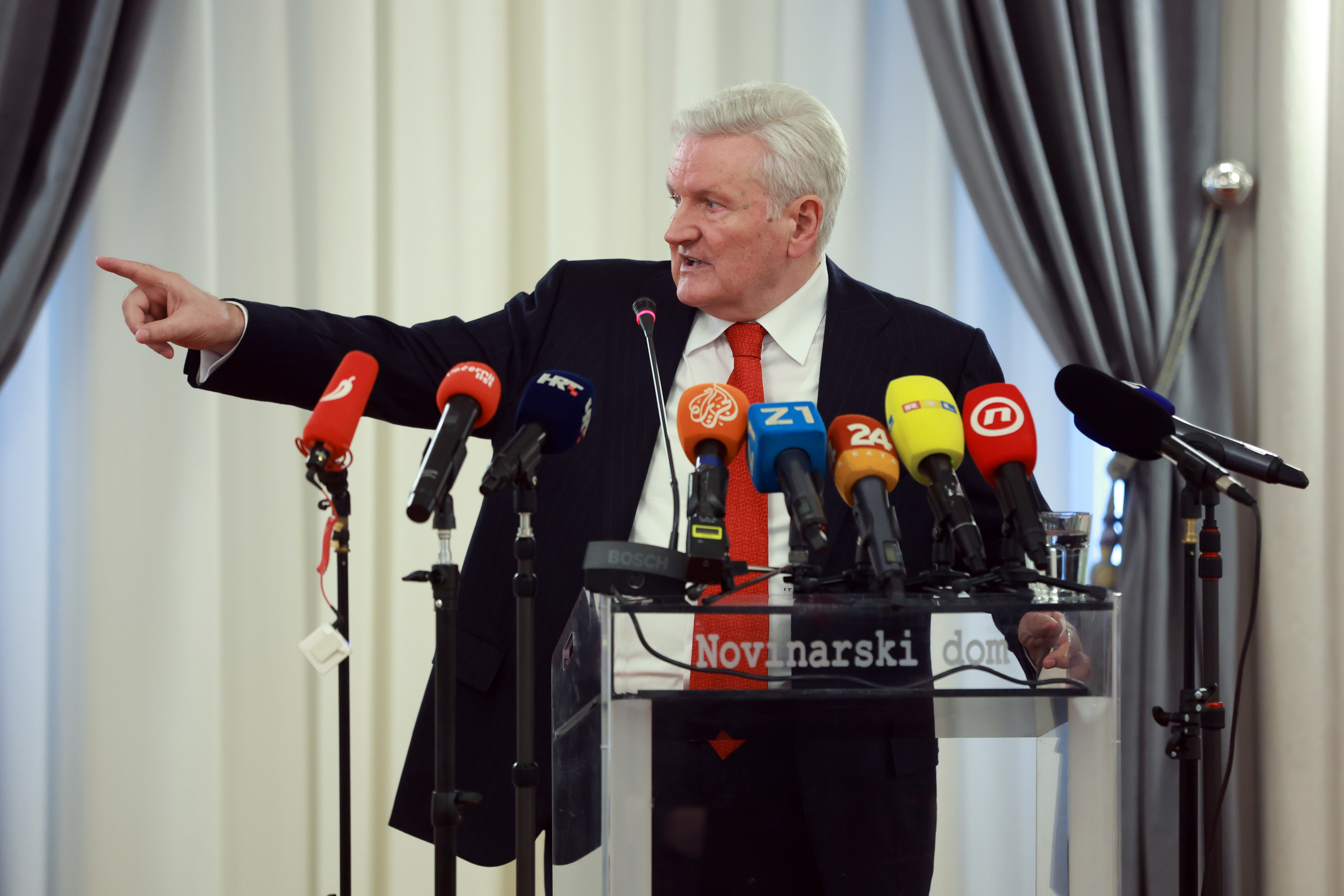 Zagreb: Bivši vlasnik Agrokora Ivica Todorić održao je  konferenciju za medije u Novinarskom domu
