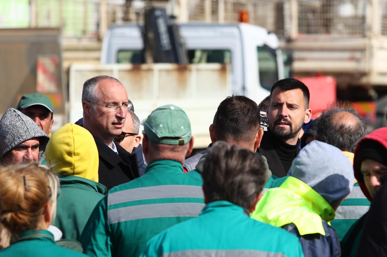 Zaiskrilo izmedu sindikalista Jadrića i dogradonačelnika Ivoševića, policija došla pred zgradu splitske Čistoće