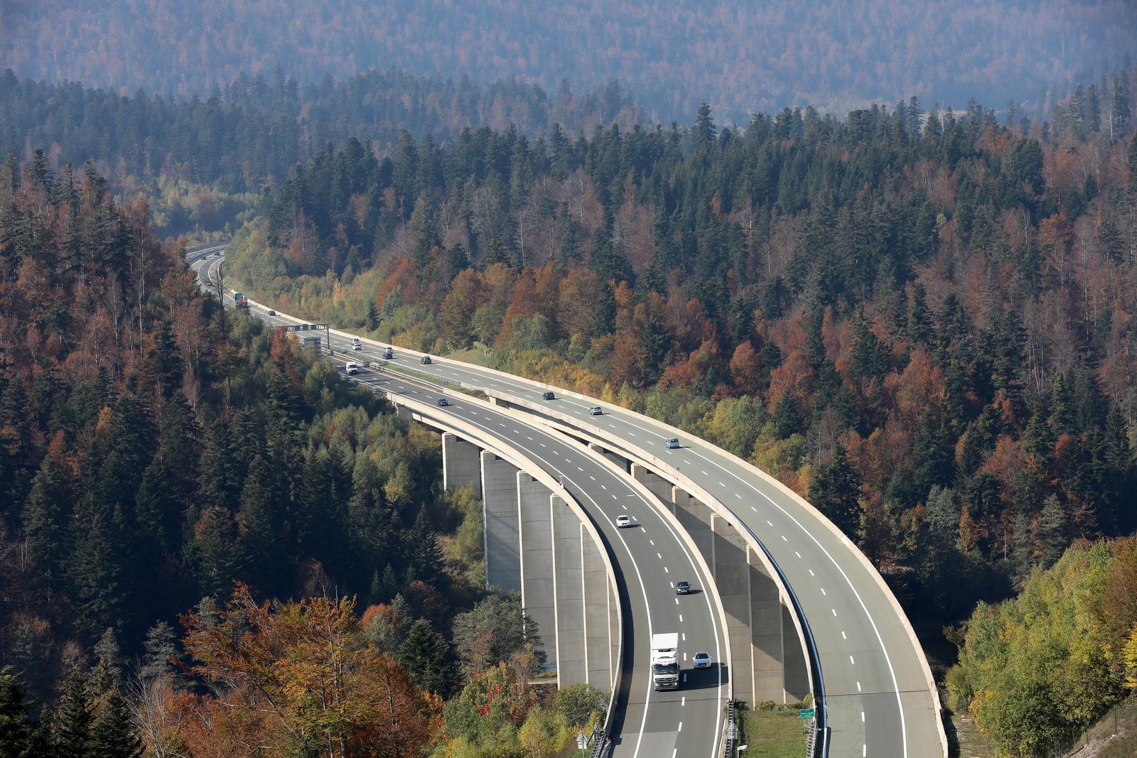 Pogled na autocestu A6 kod Fužina