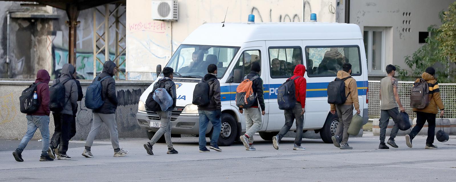 Zagreb: Policija u zadnje vrijeme poja?ano nadzire migrante koji se okupljaju oko Glavnog kolodvora