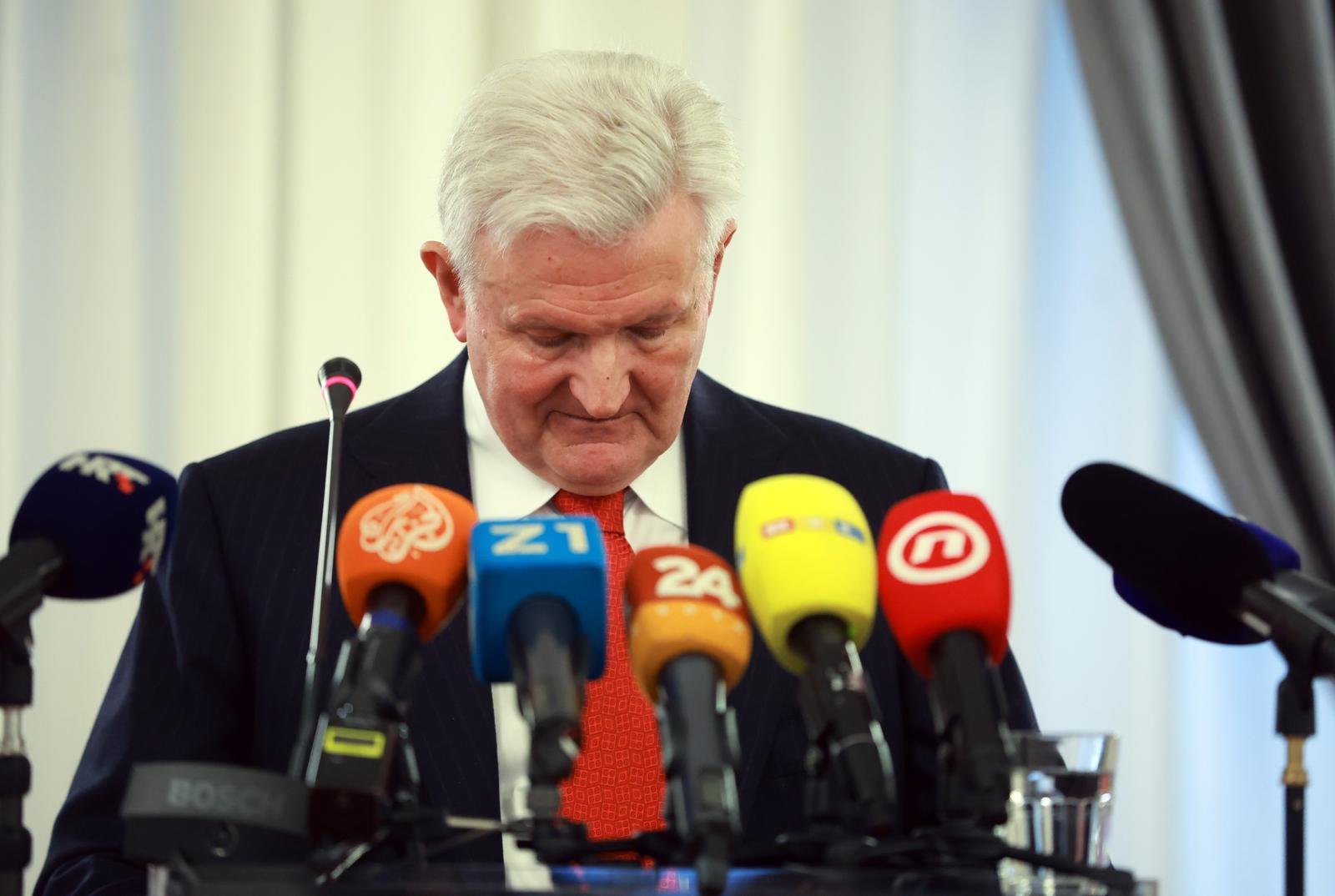 Zagreb: Bivši vlasnik Agrokora Ivica Todorić održao je  konferenciju za medije u Novinarskom domu