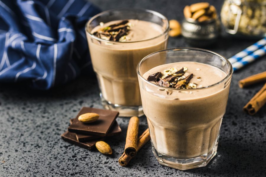 smoothie, datulje, čokolada, bademi,