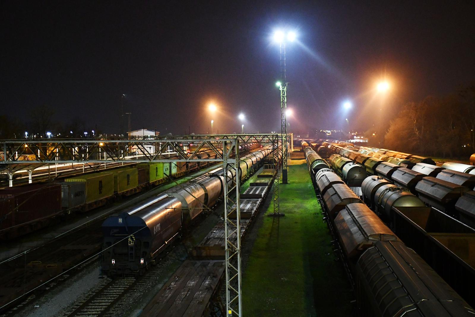 Slavonski Brod:  Na željezničkom kolodvoru od strujnog udara stradao maloljetnik