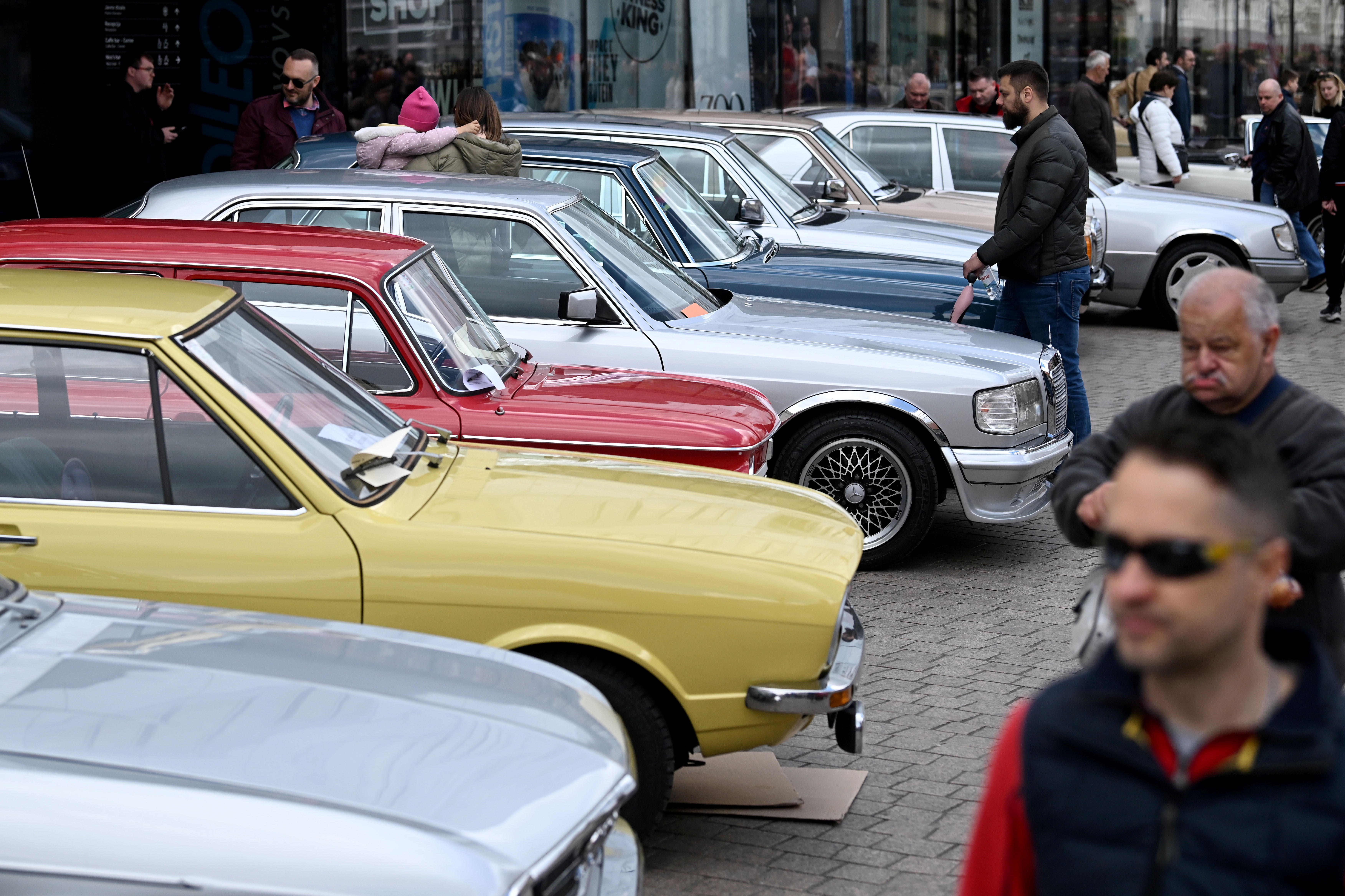 Zagreb: Izložba oldtimera na Europskom trgu